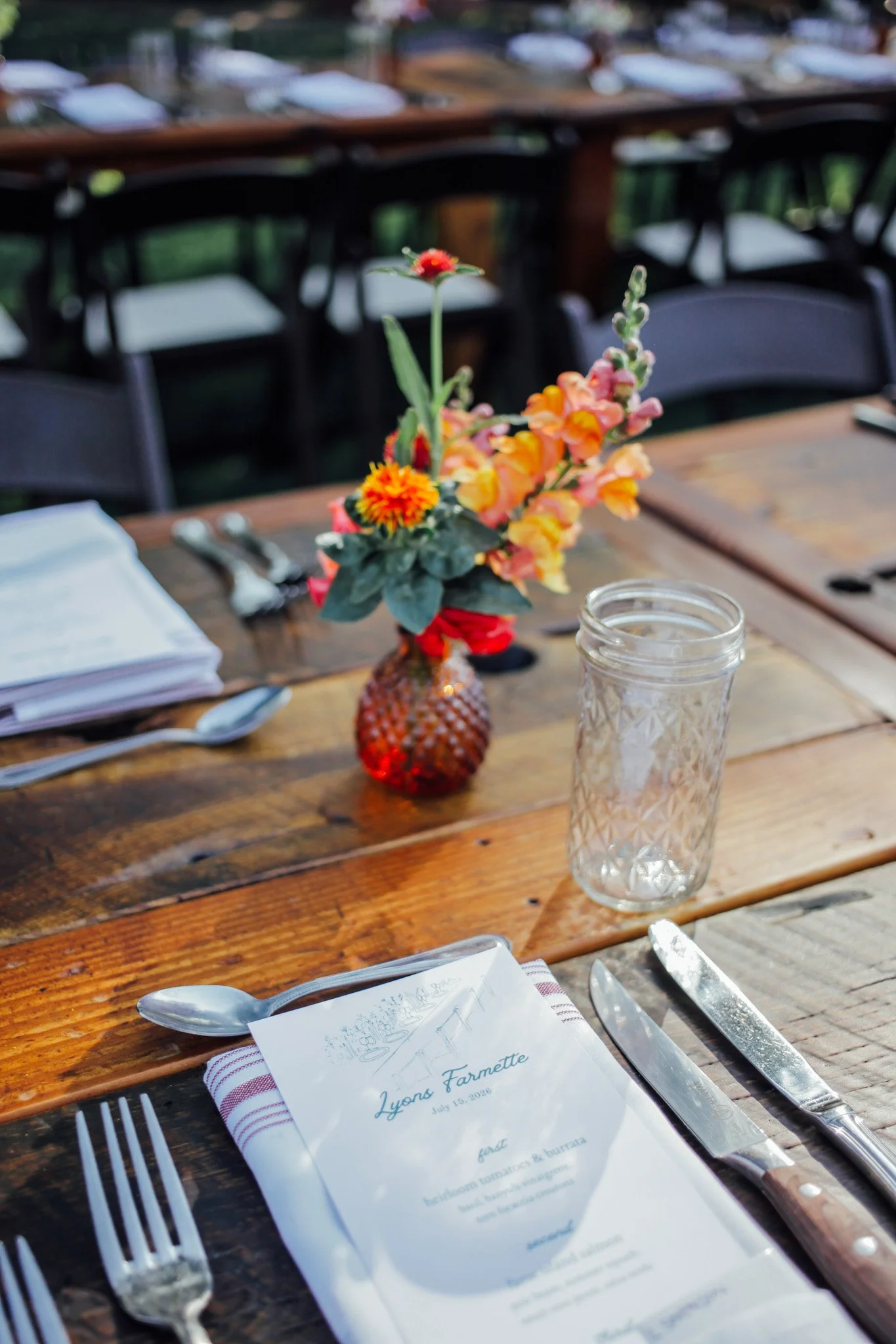 amber_bud_vases_lyons_farmette_summer_wedding_vibes-1.jpg