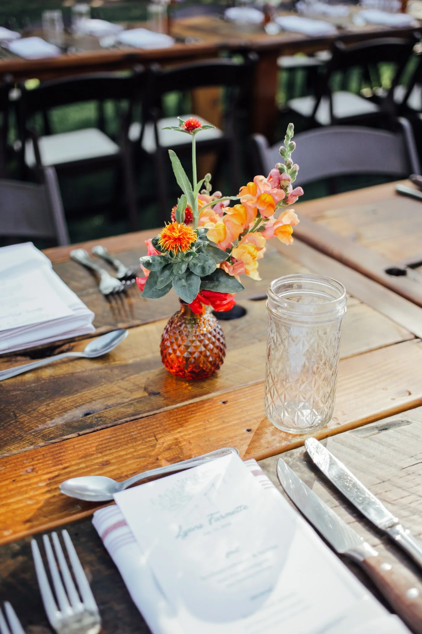 amber_bud_vases_lyons_farmette_summer_wedding_vibes-2.jpg