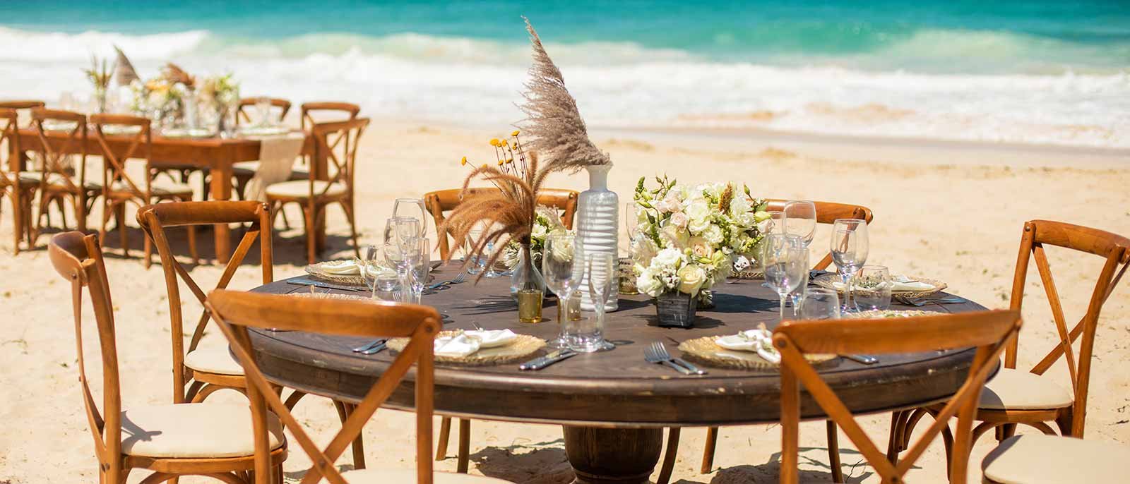 Hard-Rock-Hotel-Cancun-free-spirit-reception-table.jpg