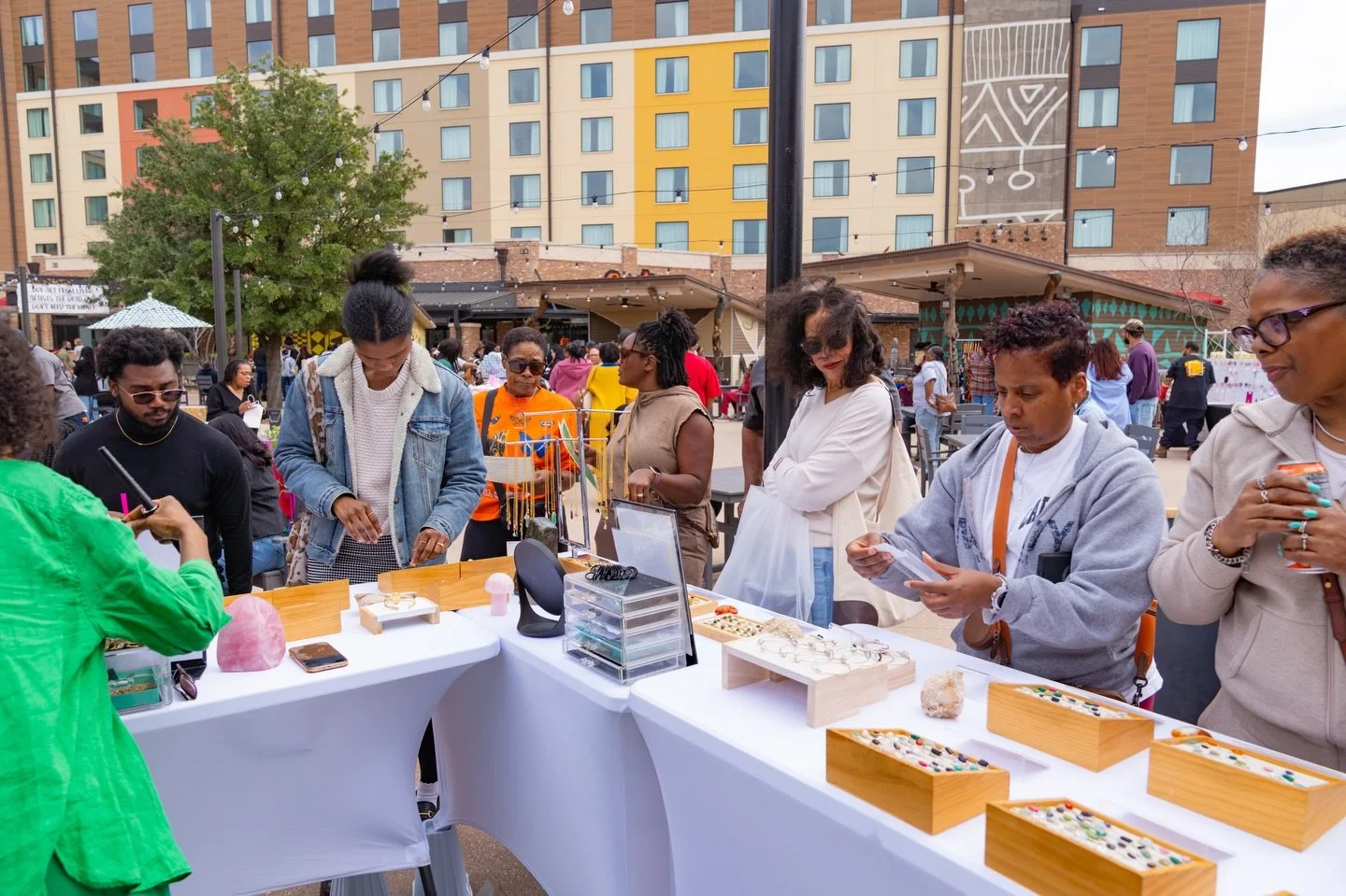 Austin &mdash; we need your help. 🖤 For the next 48 hours, we&rsquo;re raising $3,000 to support the upcoming March 14 Black Makers Market.
Your donation helps us fund:

🛍 Vendor Market Grants so entrepreneurs can participate without paying vendor 