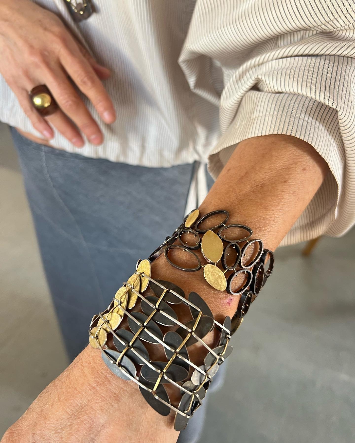 Love seeing these two bracelets back together!
Thank you to all that came out on a rainy day to our open studios!
#laura_lienhard_studios#shibumigallery  #oneofakindjewelry#fattoamano  #shibuichi
