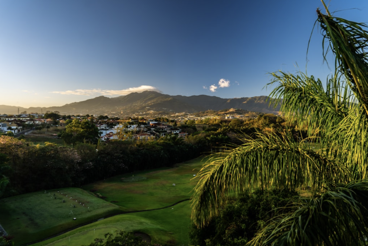 Can an American Live in Costa Rica Permanently?