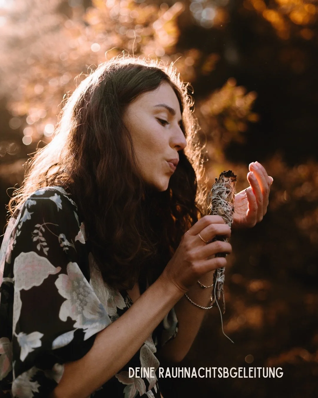 Falls du dir noch etwas Begleitung f&uuml;r die Rauhn&auml;chte w&uuml;nscht - habe ich hier etwas f&uuml;r dich - ein kleines Journal mit meinen Lieblingsritualen, Platz f&uuml;r die Monatsreflexion, Impulse zum R&auml;uchern.. 

Ganz einfach auf me