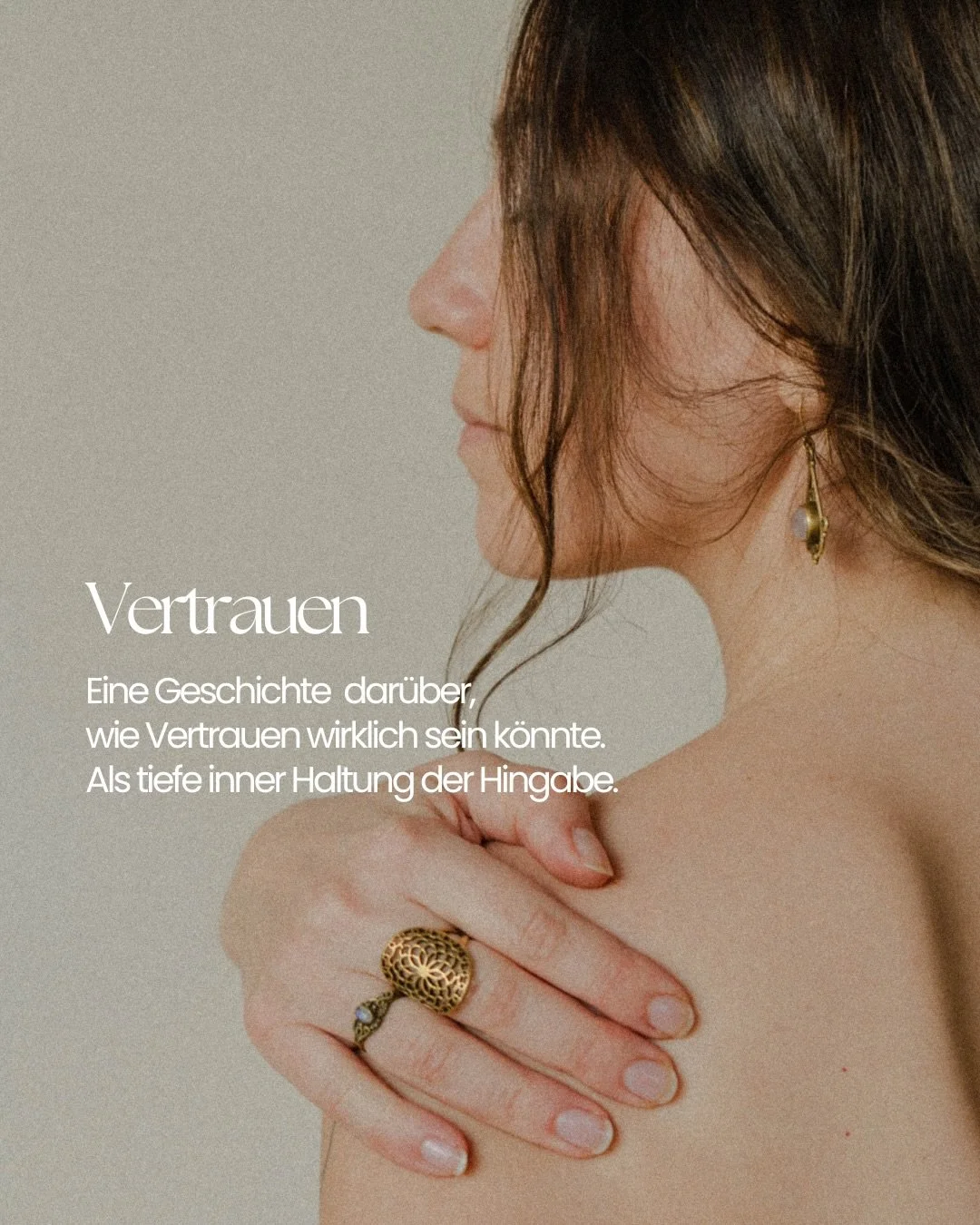 Ich w&uuml;rde mich selbst nicht als sehr vertrauensvoll beschreiben. Als Kind hatte ich dieses unersch&uuml;tterliche Urvertrauen, aber &uuml;ber die Jahre ist es mir immer mehr verloren gegangen.

Aber ich &uuml;be.

Vertrauen bedeutet f&uuml;r mic