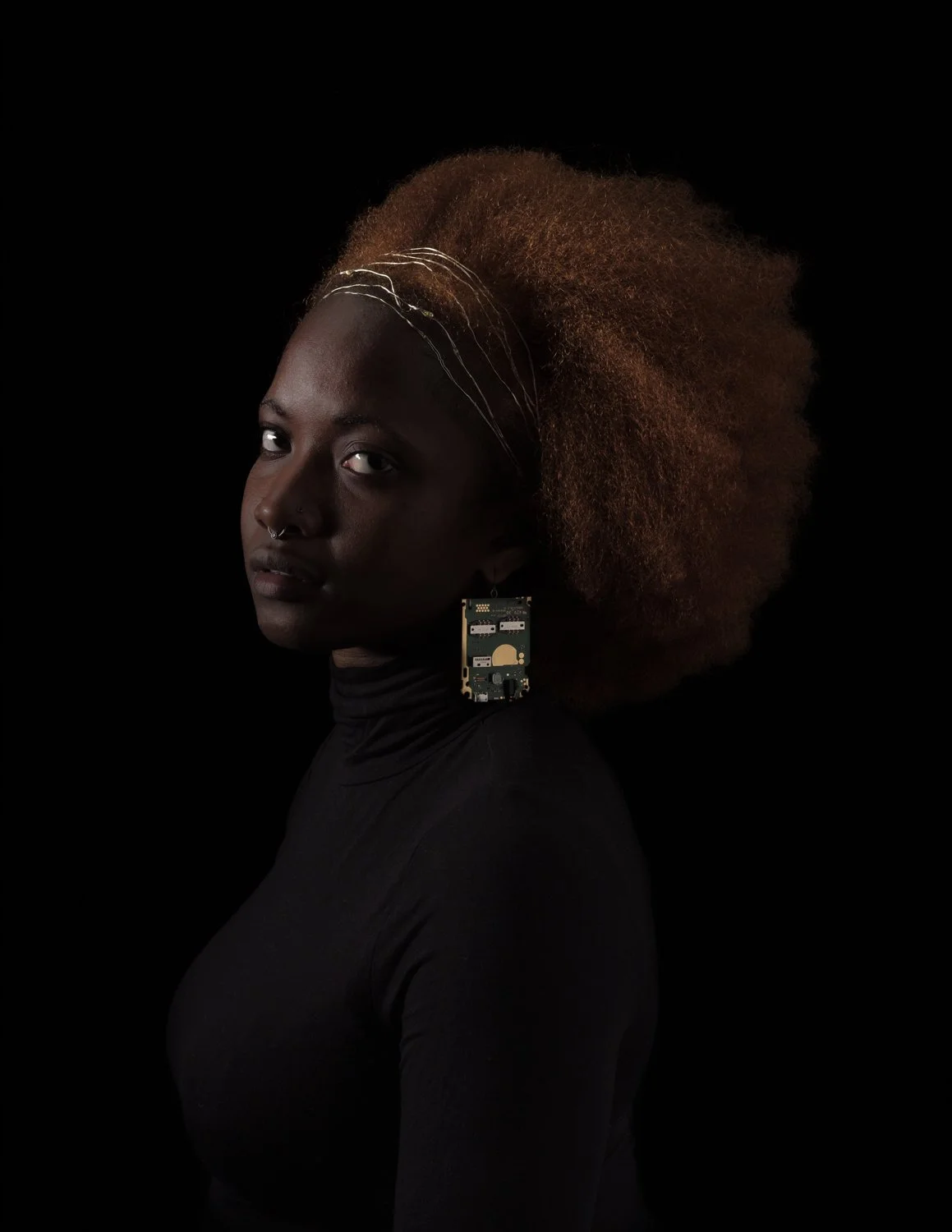 zoja_kalinovskis_renaissance_of_waste_art_electronic_black_woman.jpg