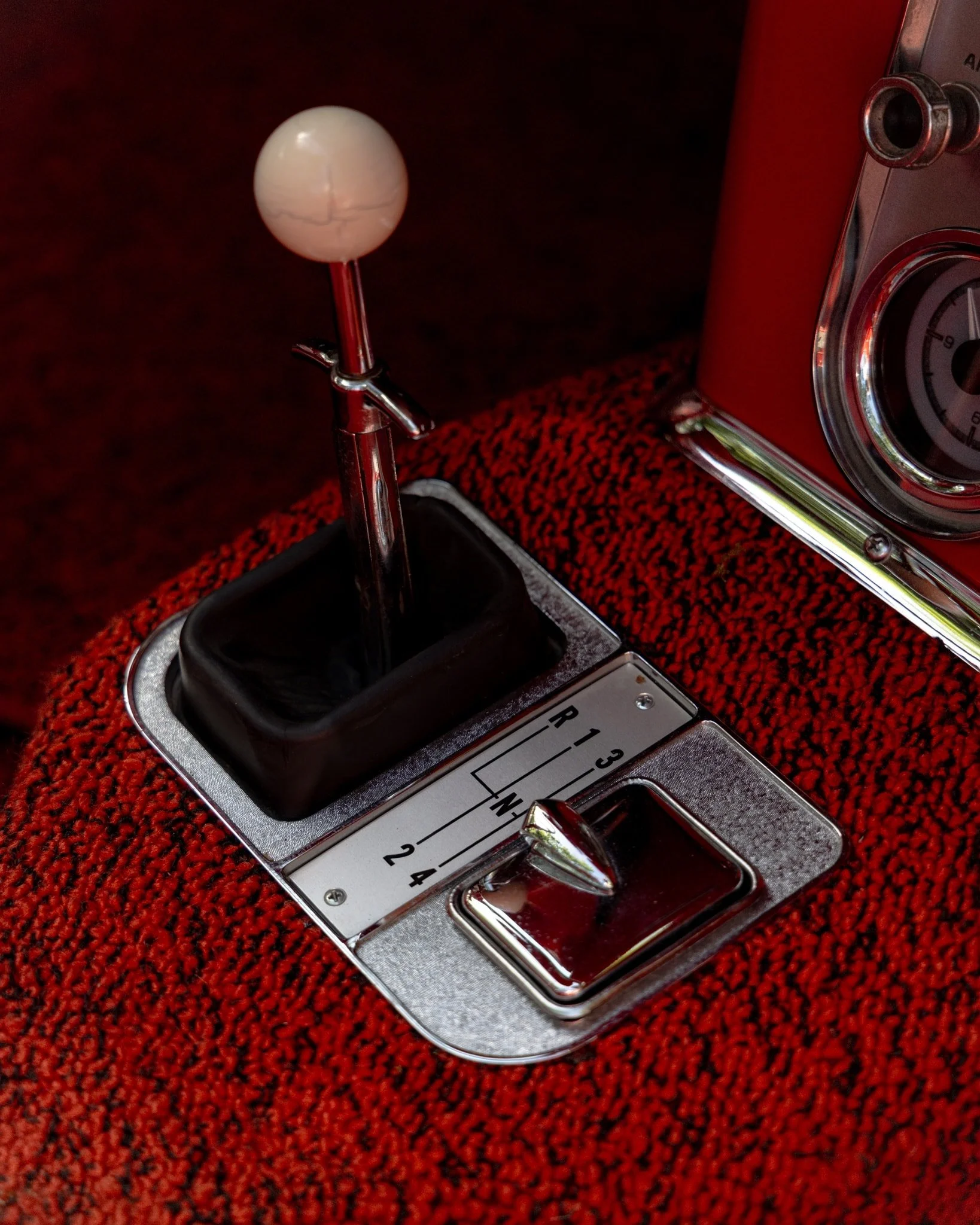 Nothing feels better than vintage tech.

Vehicle: 1960 Chevrolet Corvette

Photographer: @jandroby.media 

#60vette #1960corvette #vette #corvette #c1 #pegasuscollection