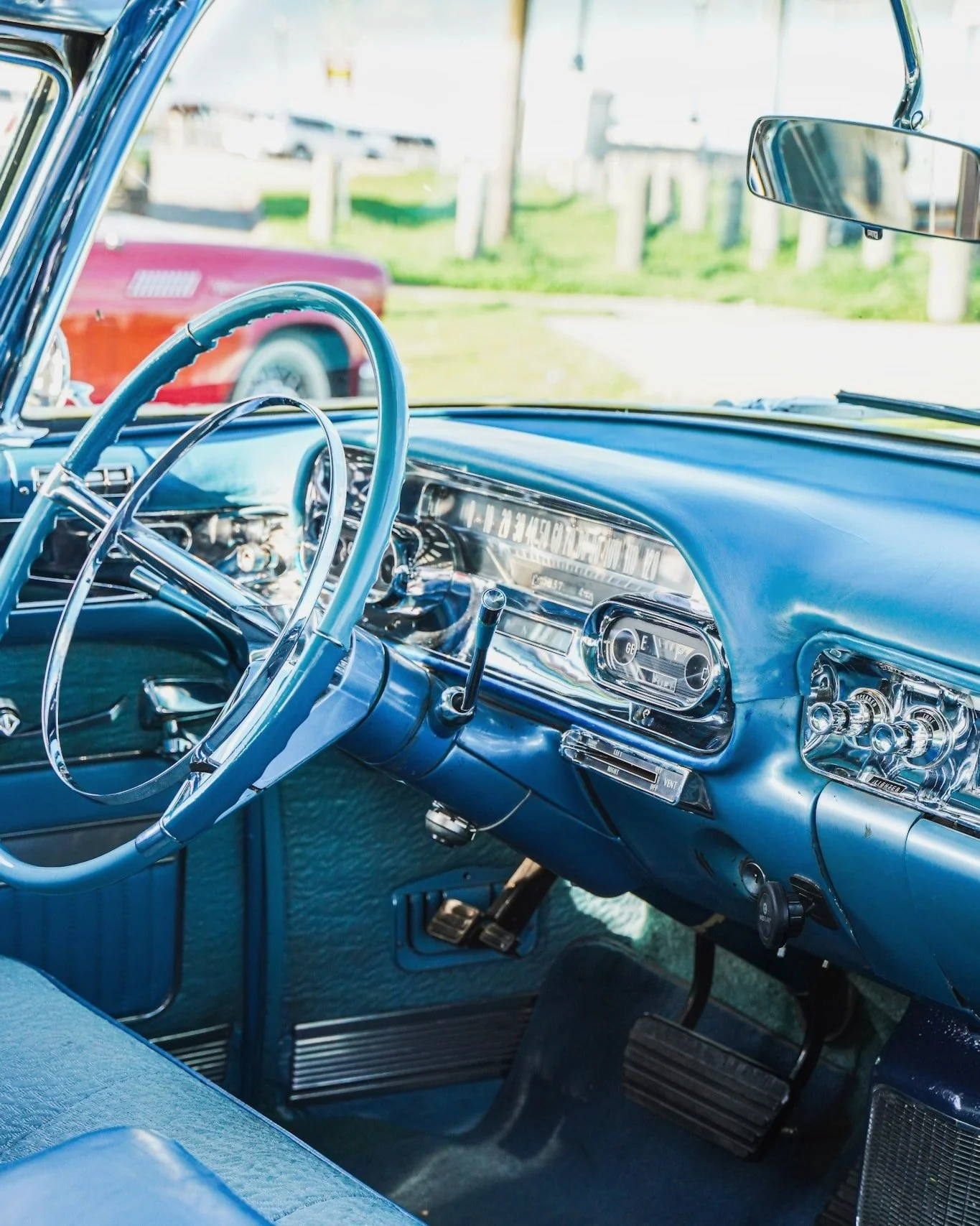 #dashdetails in our '57 Caddy. No where else can you find such factory-produced intricacies than in the dashboard of a 50s-era luxury automobile.

Vehicle: 1957 Cadillac Sedan de Ville

Photo: @le_marchitect 

#pegasuscollection