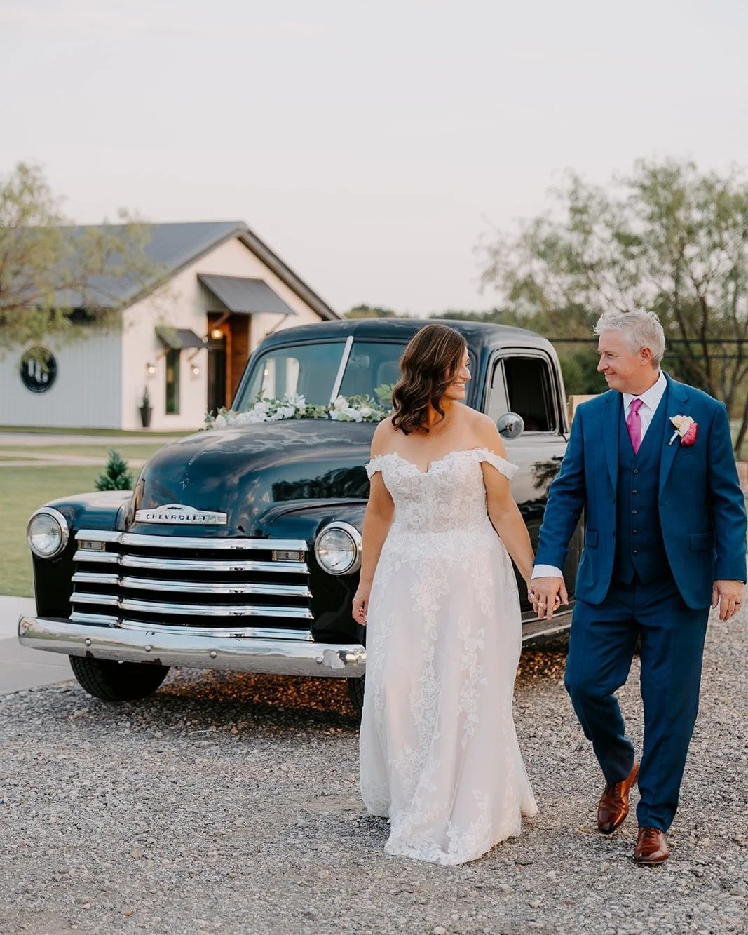 What an incredible celebration of Bill &amp; Allison 🤍

Amazing photos by @kyrstenashlay.photography 

Vehicle: 1953 Chevrolet 3100 pickup

#pegasuscollection