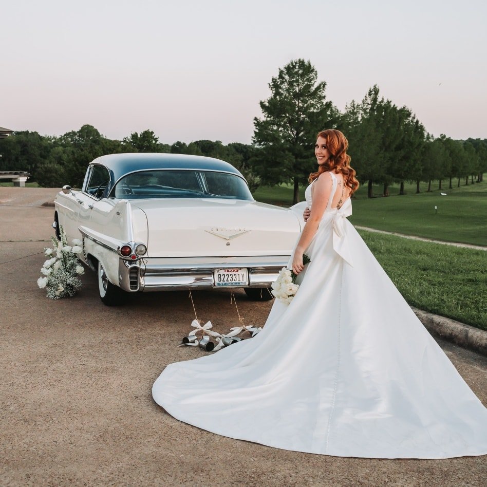 Cadillac &amp; Countryview | What an incredible shoot with @chandlerbrianne in our gorgeous 1957 Cadillac.

Venue: @countryview_golfcourse 

Co-host &amp; Photos: @katiebillstromphoto 

Planner: @momentsintimewp