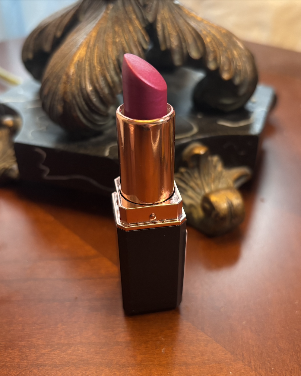 ELEGANT LIPSTICK