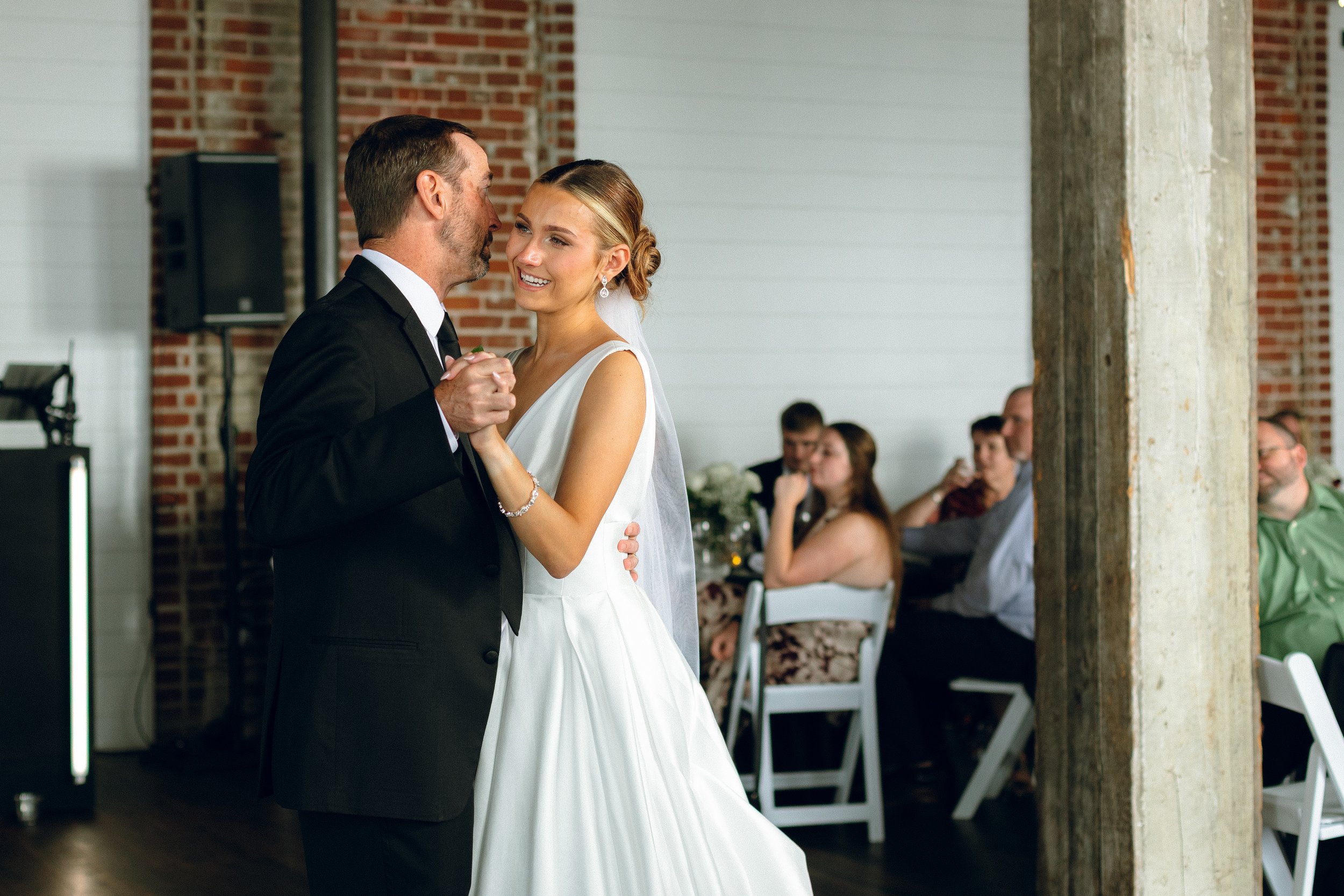 CincinnatiWeddingPhotographer-AudreyNealPhotography-166.jpg