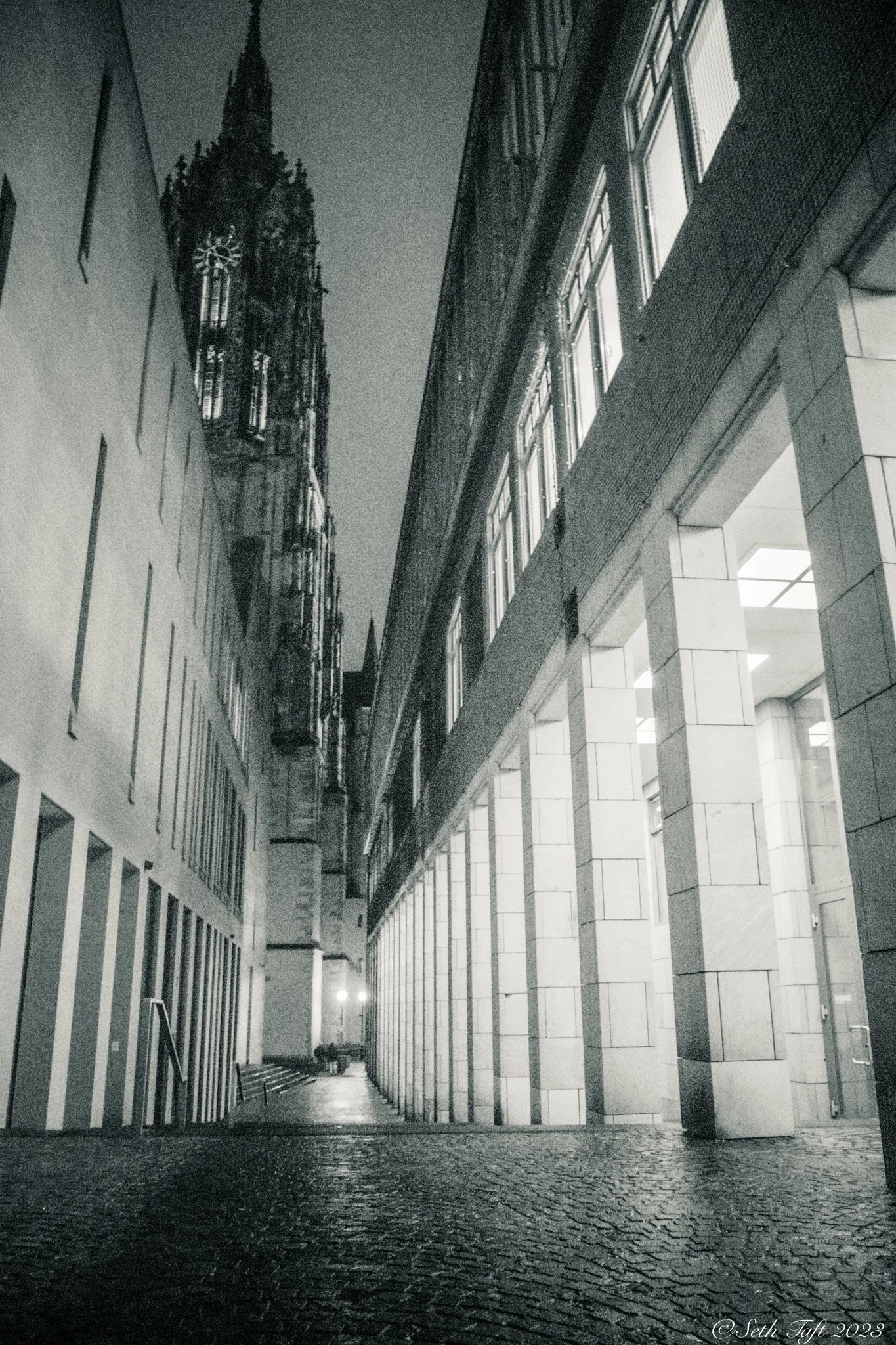 Alleyway at Night.jpg