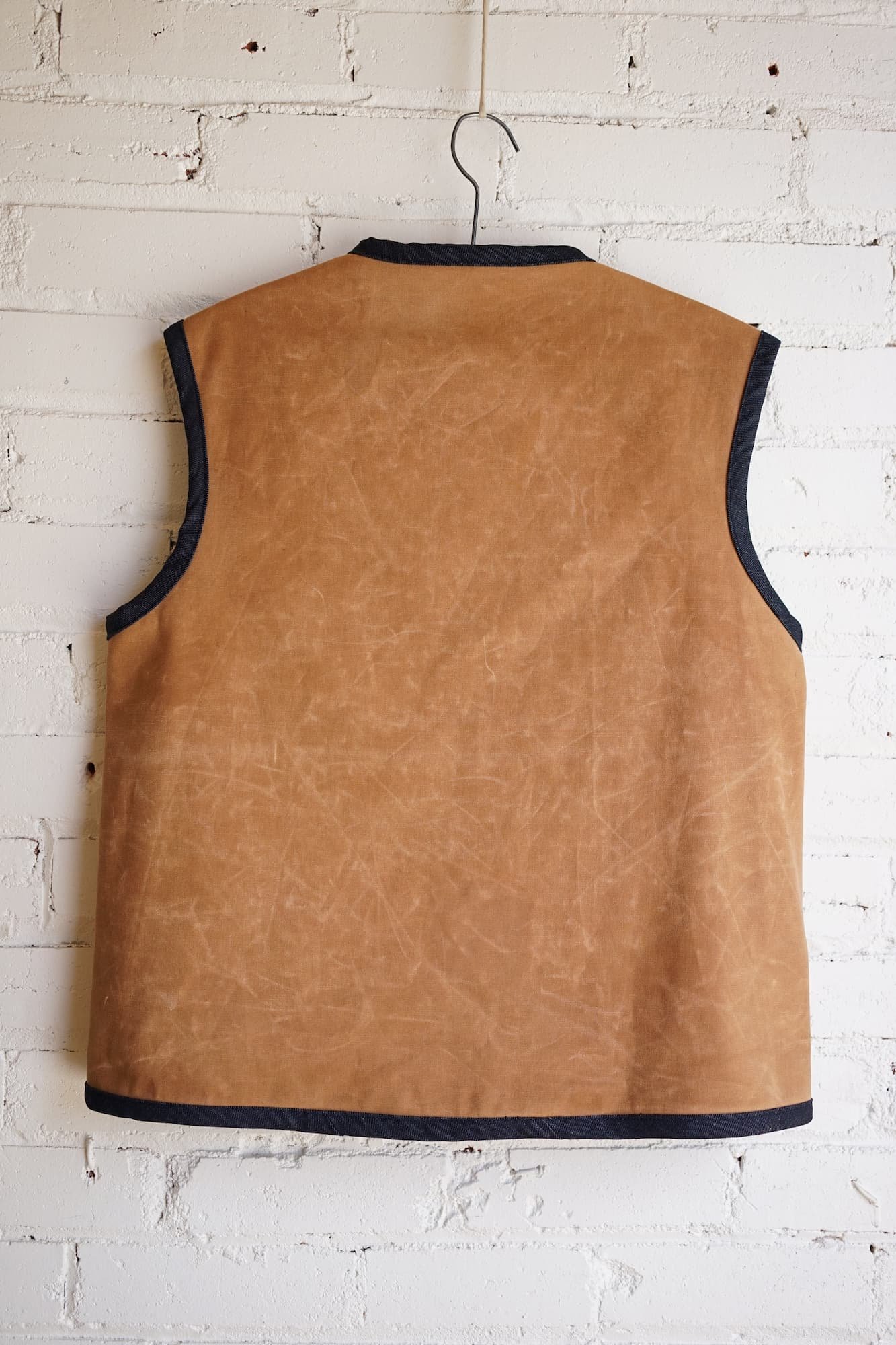 mimishimstudio-nomad-canvas-hanging-back.jpg