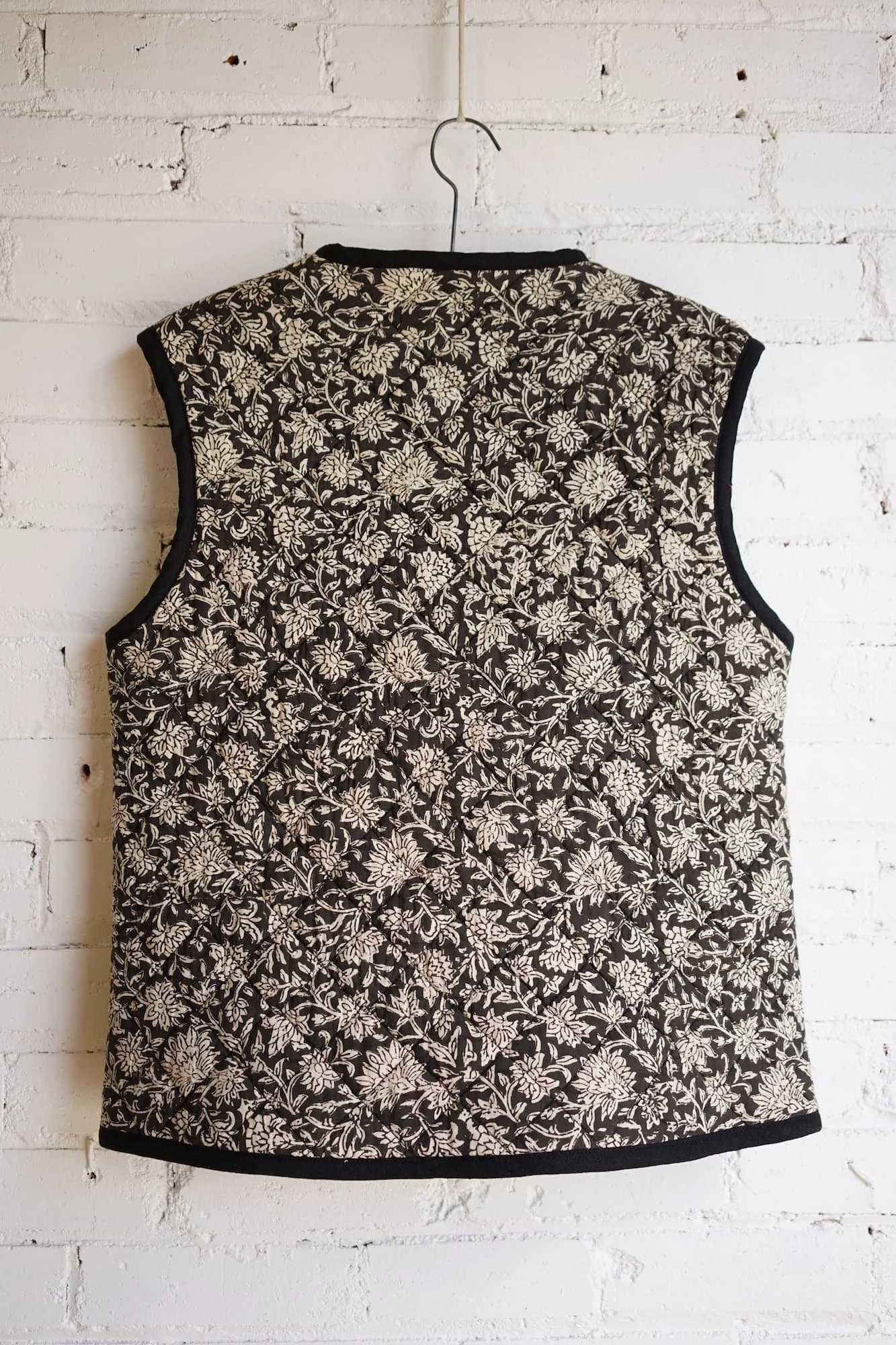 mimishimstudio-nomad-vest-quilted-hanging-back.jpg