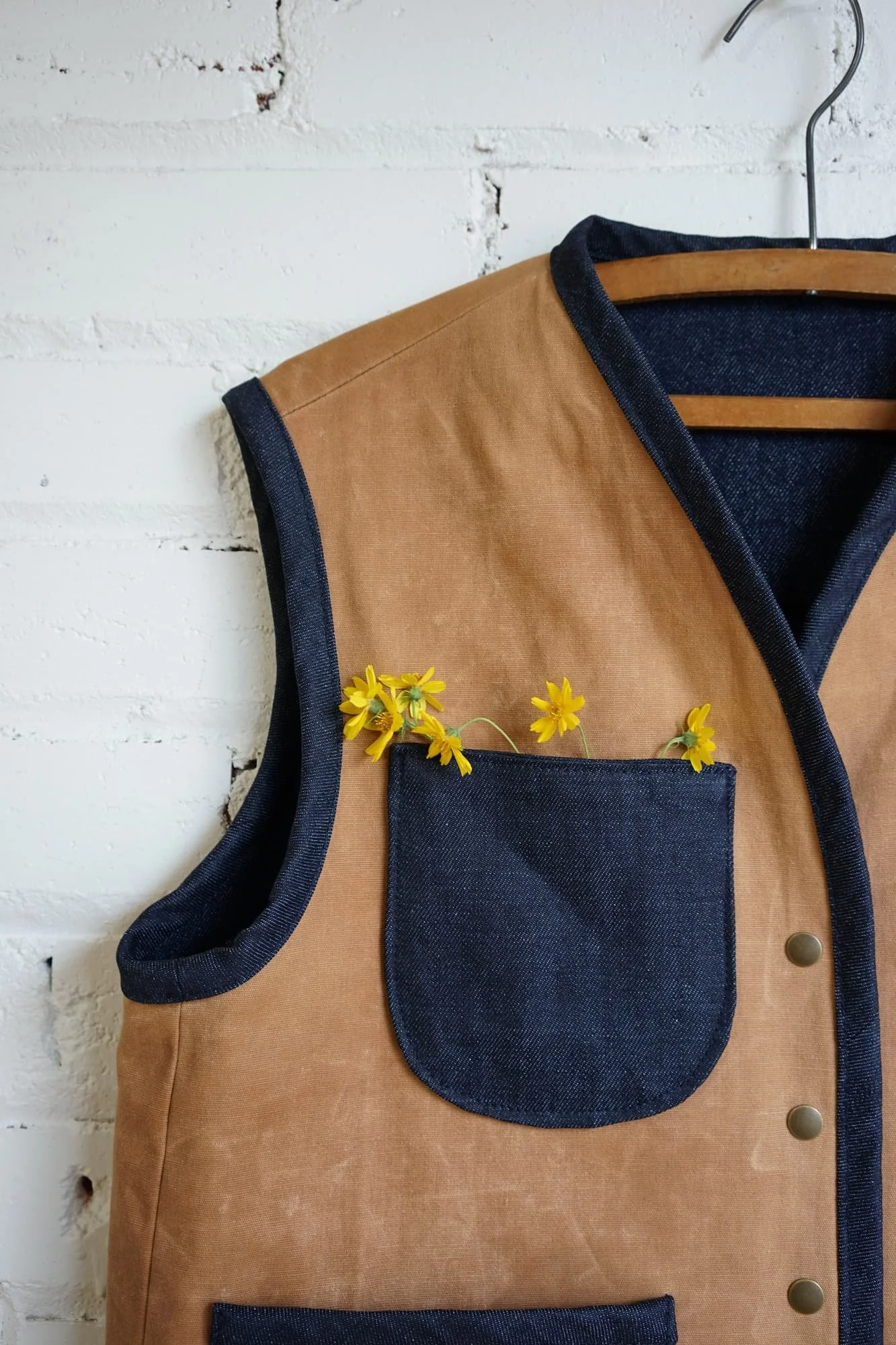 mimishimstudio-nomad-canvas-hanging-detail.jpg