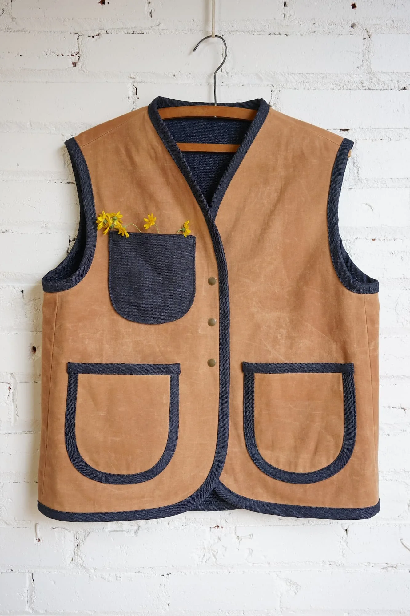 mimishimstudio-nomad-canvas-hanging-front.jpg