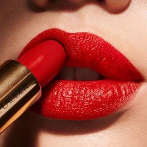 -FL20_DIGITAL_PC_Envy_Lips_Fearless_Hero_Model_Application_REL_square.jpg