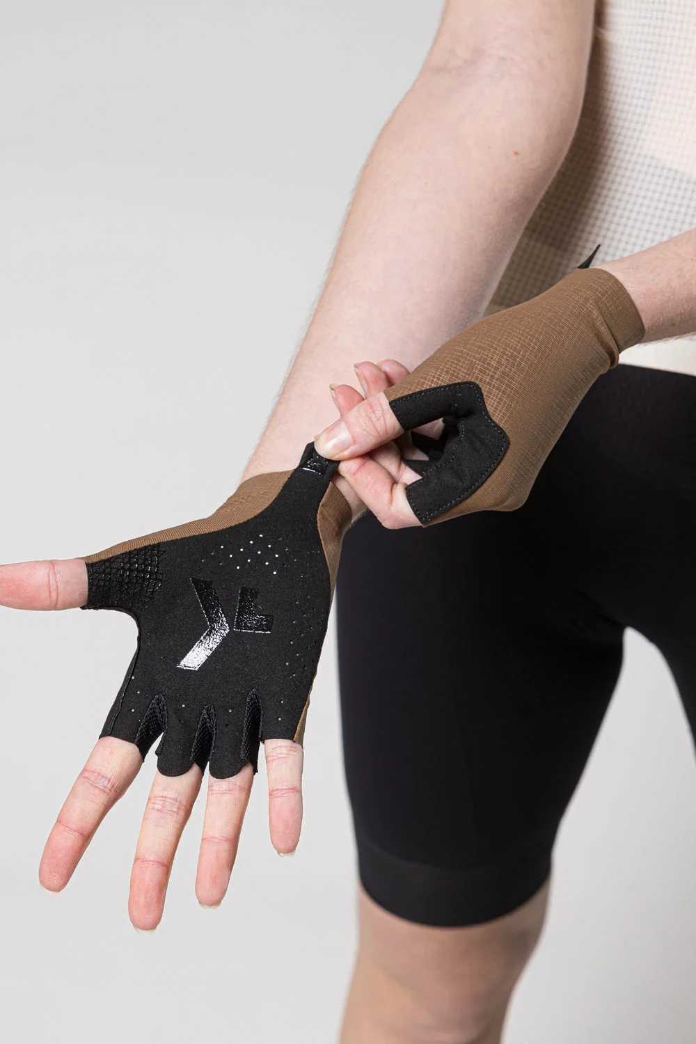 Guantes-unisex-Mamba_2.0-Toffee-Caps_Unity-Gobik-4-SKU-15-05-021-004_f29d7132-0d7b-4d29-a8d6-021dfc21c251.webp