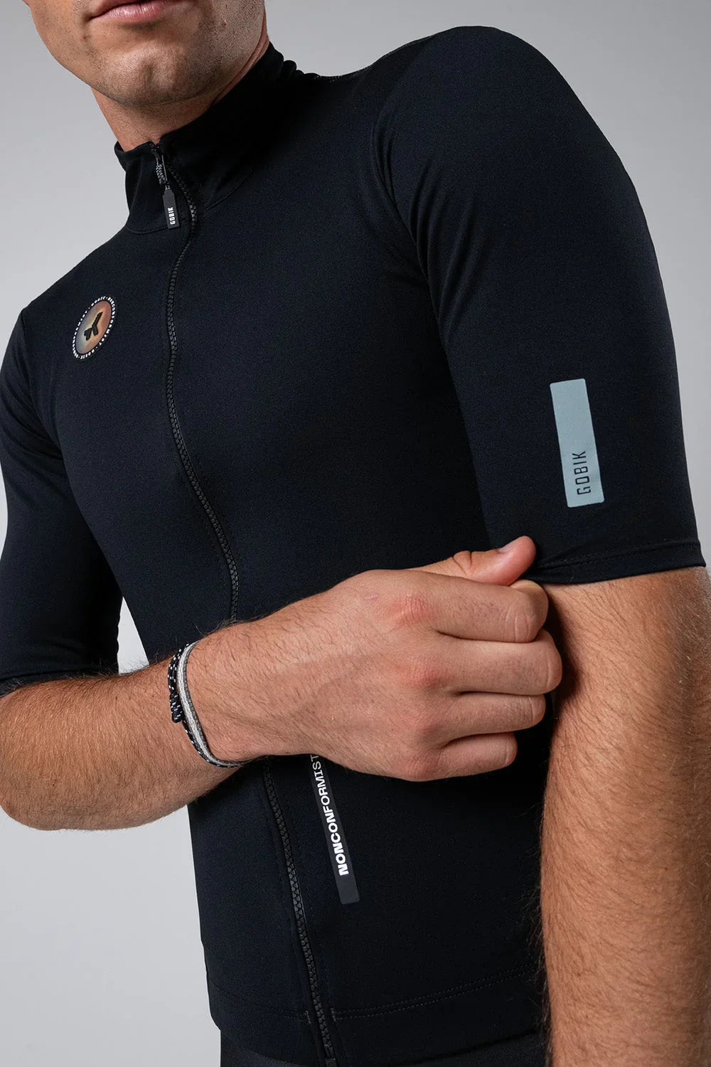 10-03-039-002-short-sleeve-jacket-envy-2-0-men-jet-black-02_76ec8c70-e331-4a47-bce9-f98371b669fa.webp