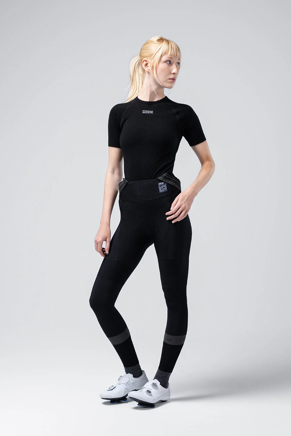 short-sleeve-baselayer-winter-merino-women-coal-timeless-01_8b2caec2-eaf4-4efb-bab7-74a67ac93b00.webp