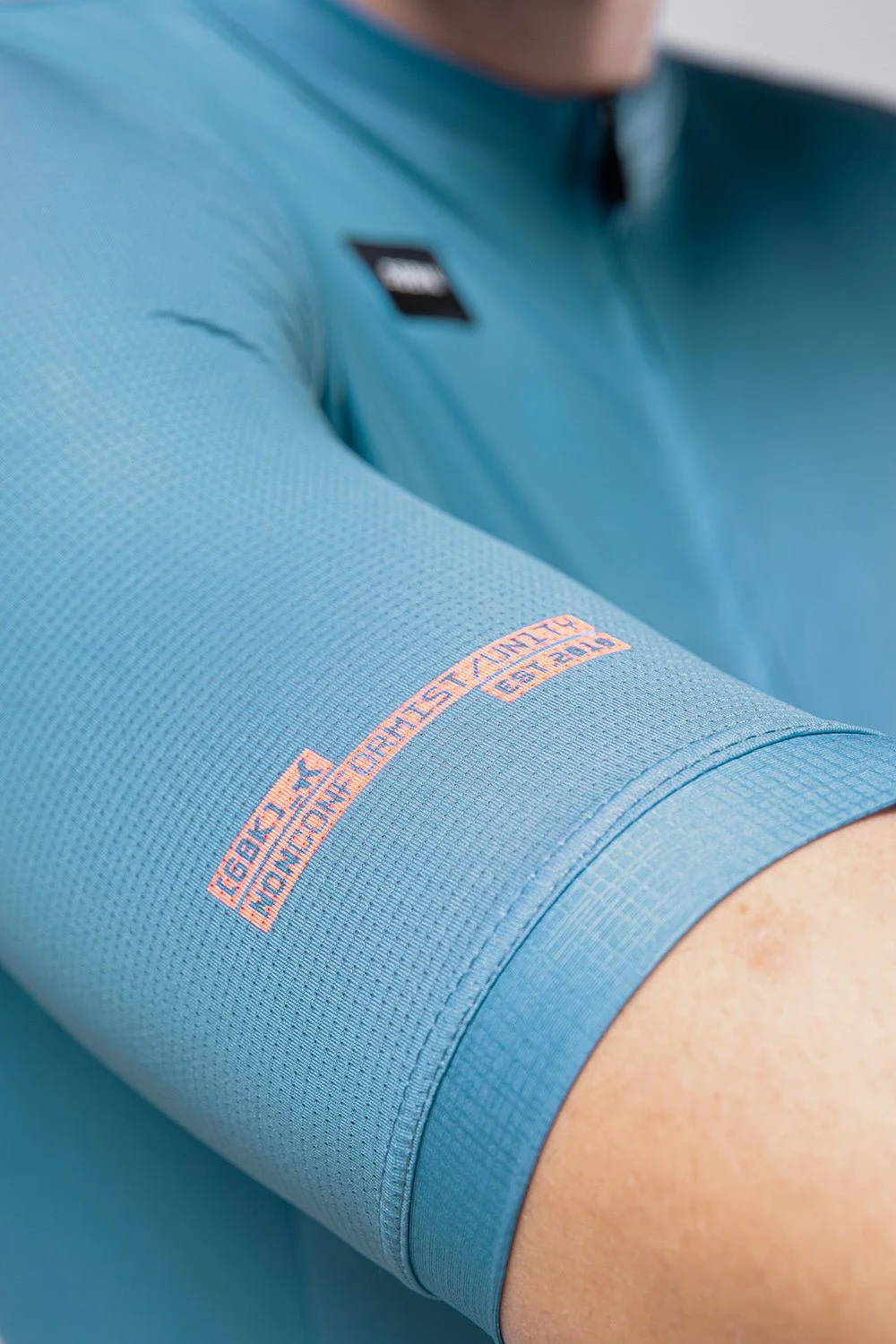 short-sleeve-jersey-stark-men-skydome-10-01-027-037-08_c6b6ed15-7e24-410b-96d8-78bc717e2c44.jpg