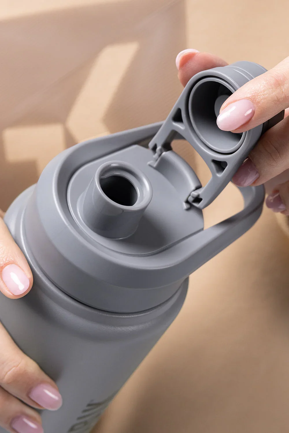 stainless-steel-thermal-bottle-sui-ironside-750ml-03.webp