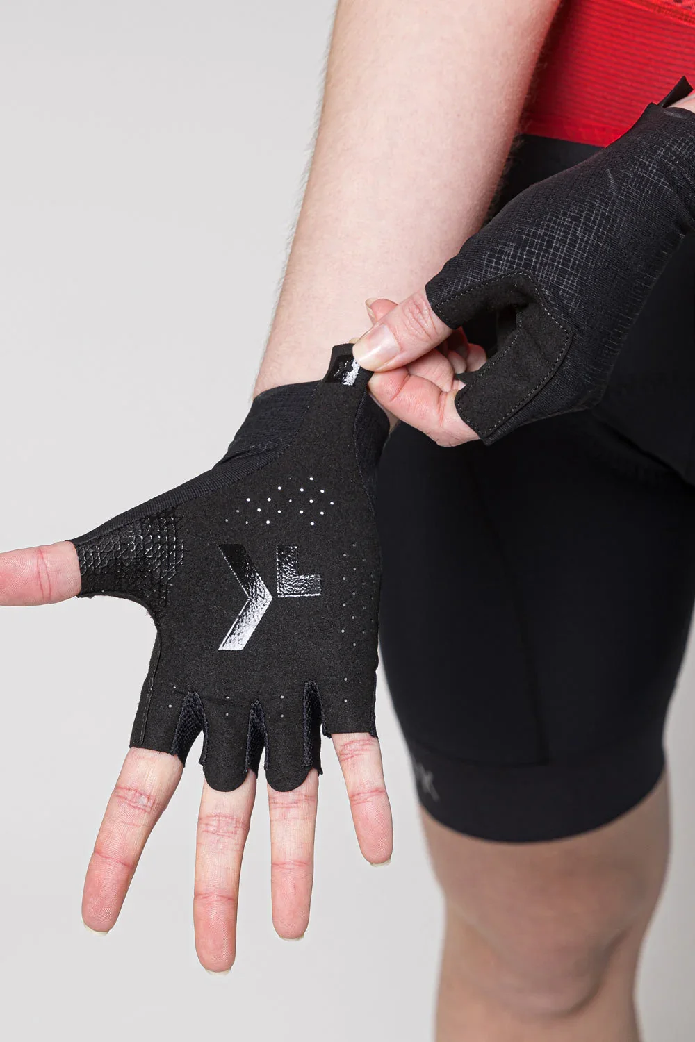 Guantes-unisex-Mamba_2.0-Black-Caps_Unity-Gobik-4-SKU-15-05-021-002_b7fb15f1-8057-45de-8ae5-6a2c2ad6c117.webp