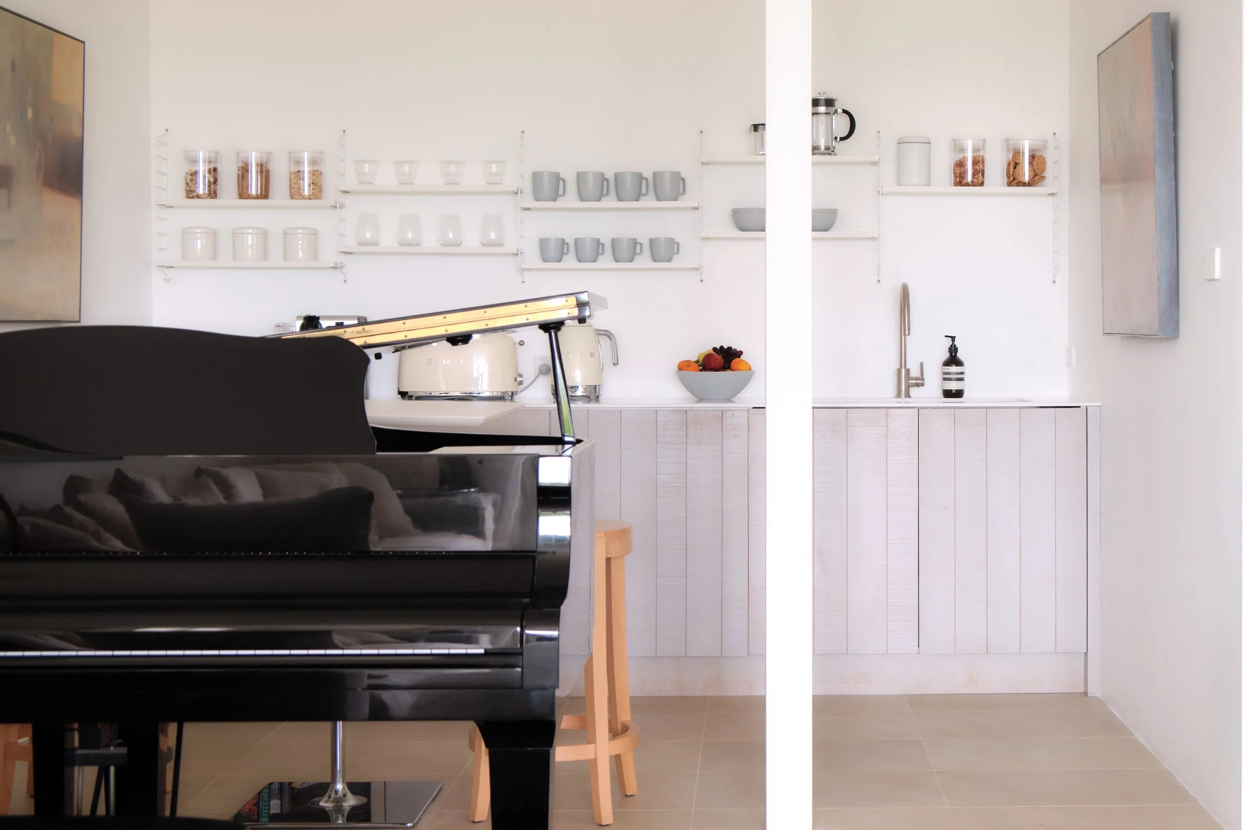 Living area leads to kitchenette.jpeg