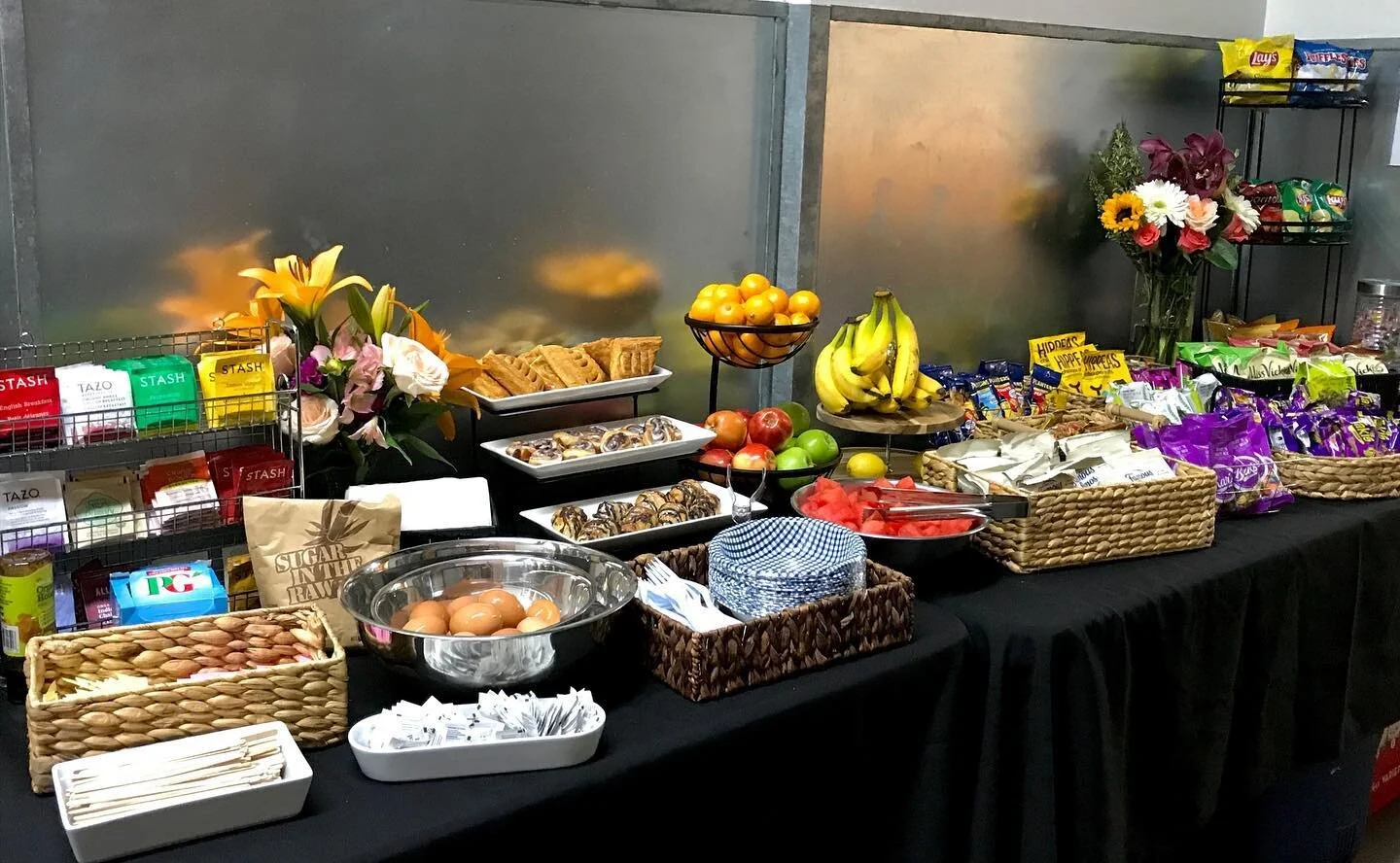 The good &lsquo;Ol #Eatandrepeat table.