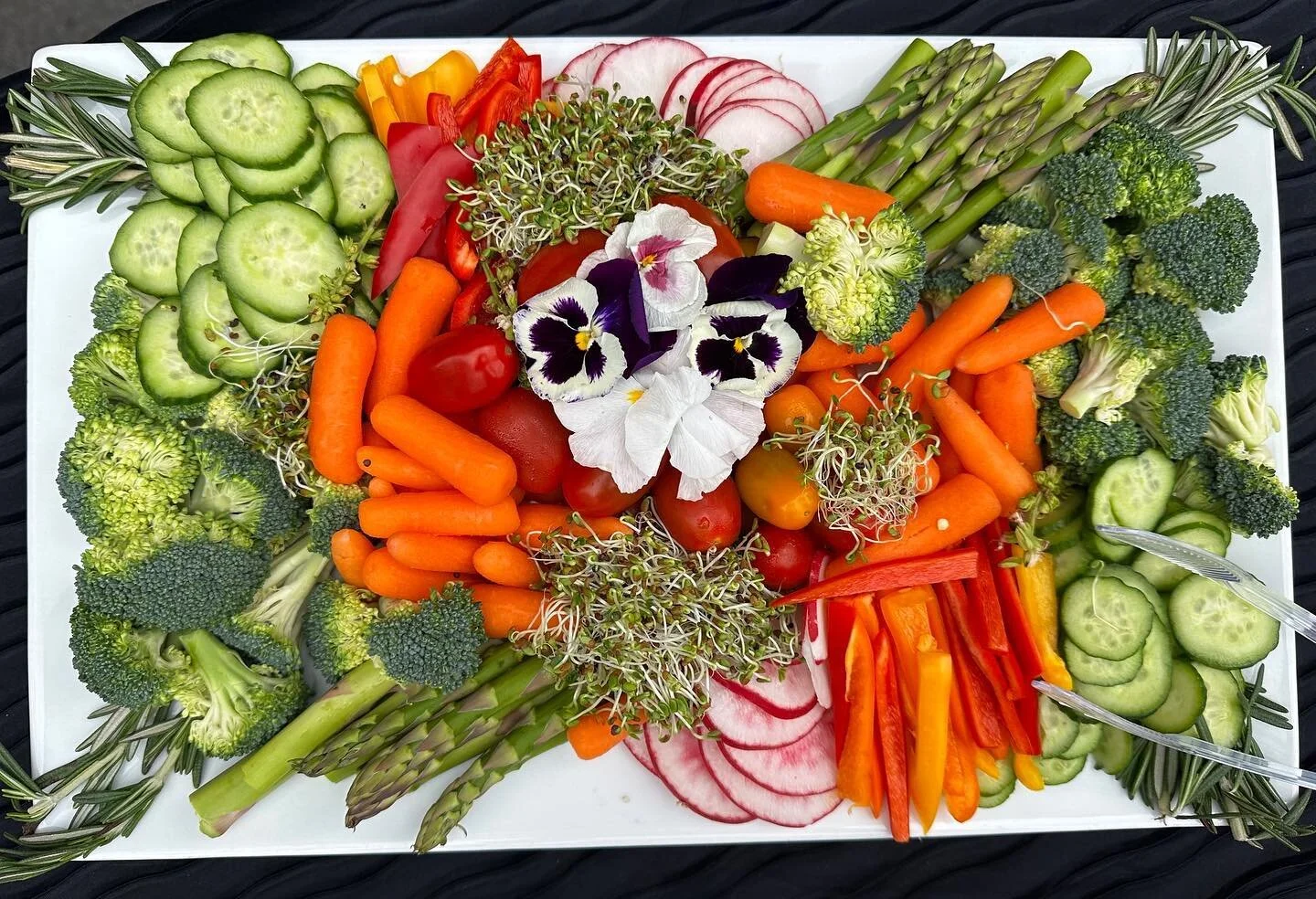 Eat healthy ❤️

Thanks to my partners @littlebearcatering for your amazing work! 

#foodie #craftservicetable #crafty #televisionproduction #televisionshow #television #movieset #movie #foodporn #tinseltowncrafty #platterporn #veggie #veggies #veggie