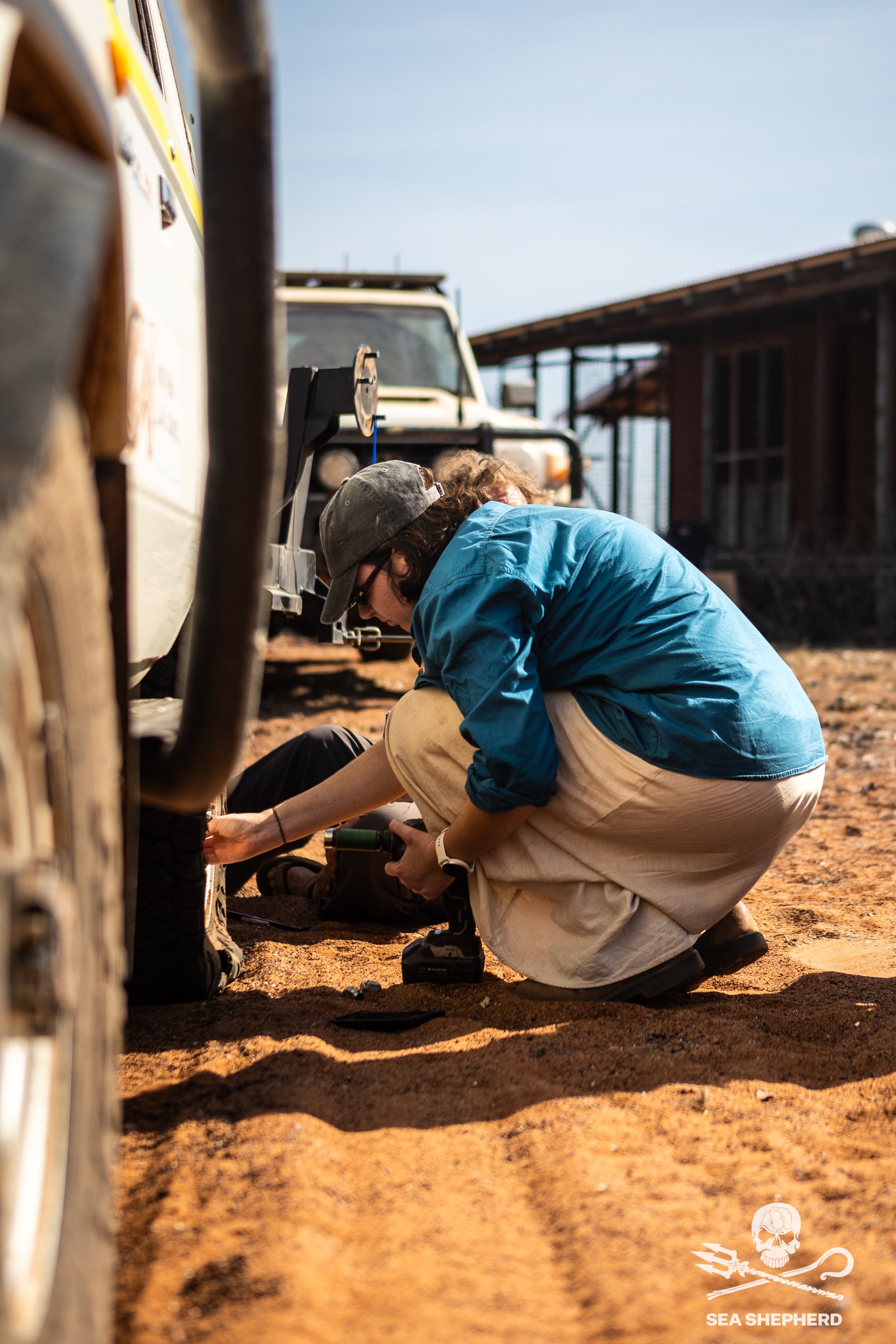 250909_MDC_HB_fixing flat tire_IMG_3977.jpg