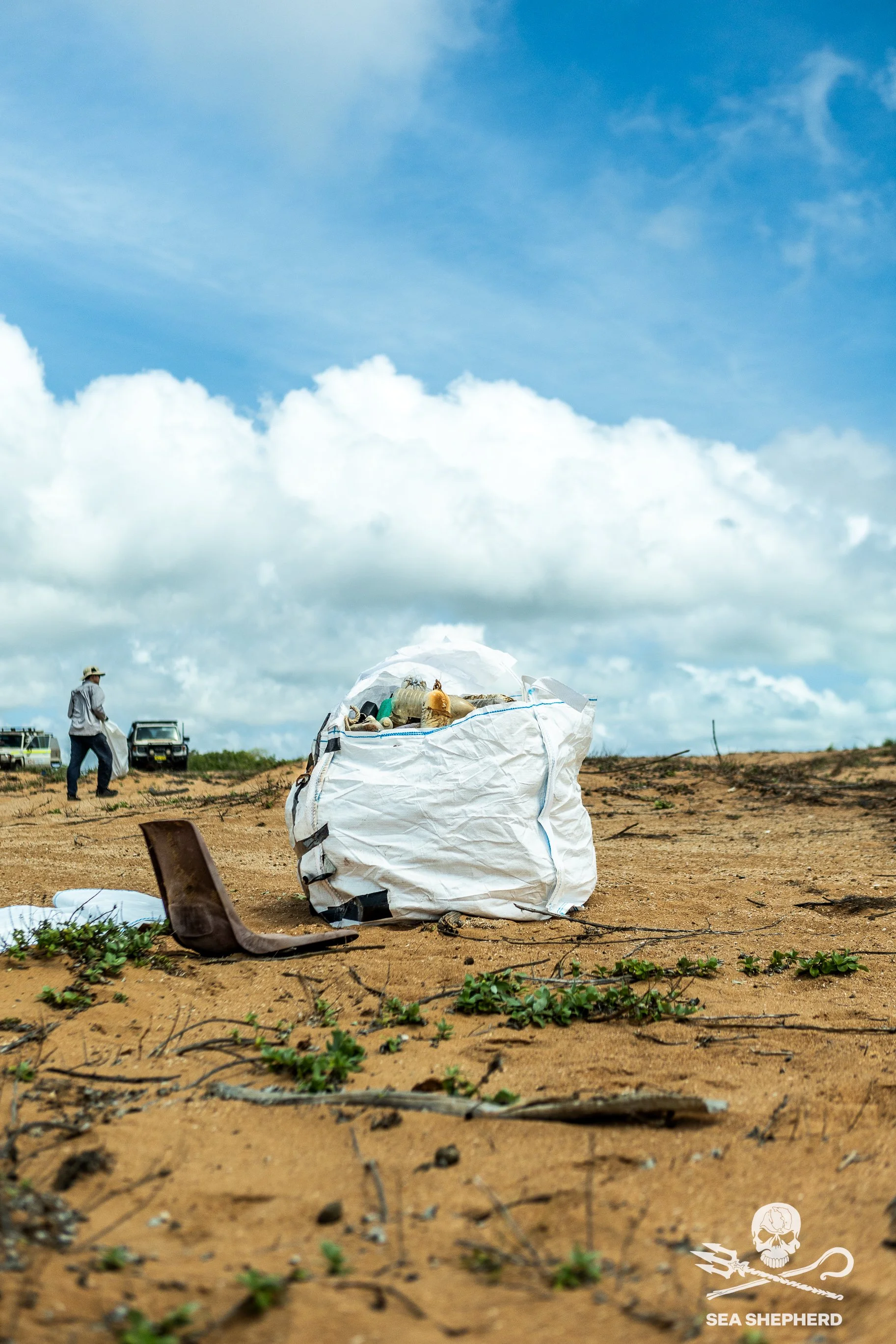250911_MDC_HB_full bulker bag and chair on beach_IMG_5771.jpg