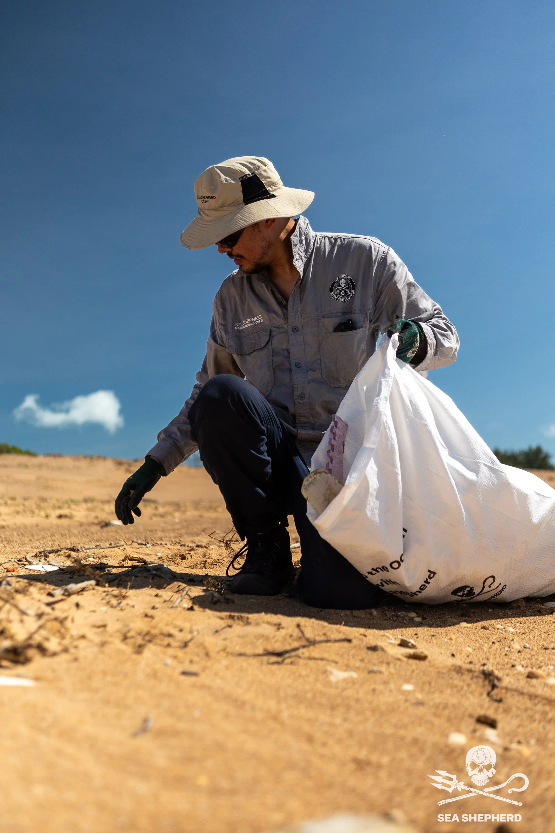 250910_MDC_HB_Johann picking trash_IMG_4446.jpg