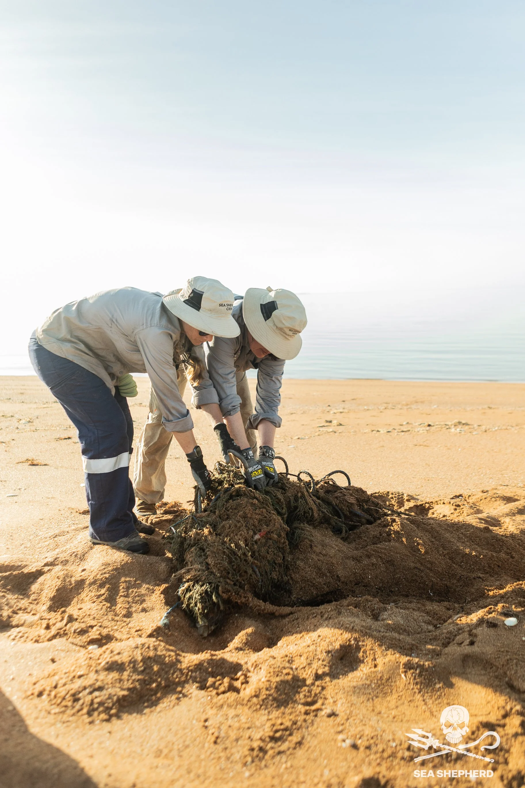 250911_MDC_HB_digging up ghost net_IMG_5188.jpg