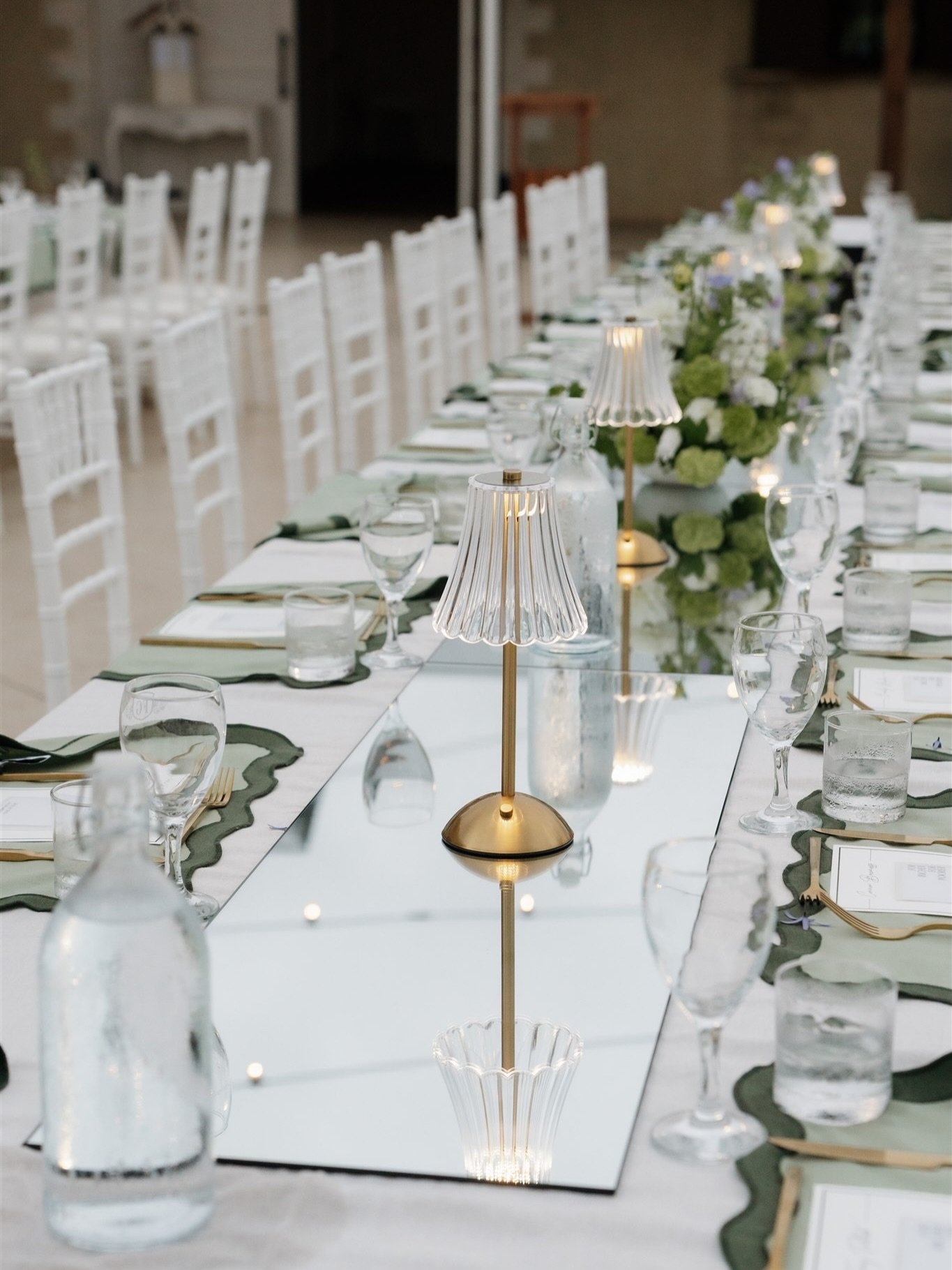 When we work with our clients in design, we don&rsquo;t just consider what goes on the table. We consider every angle of the guest experience.⁠
For Jaia and Jack, we used mirrors to reflect the festoon glow above as the sun began to set. The result h