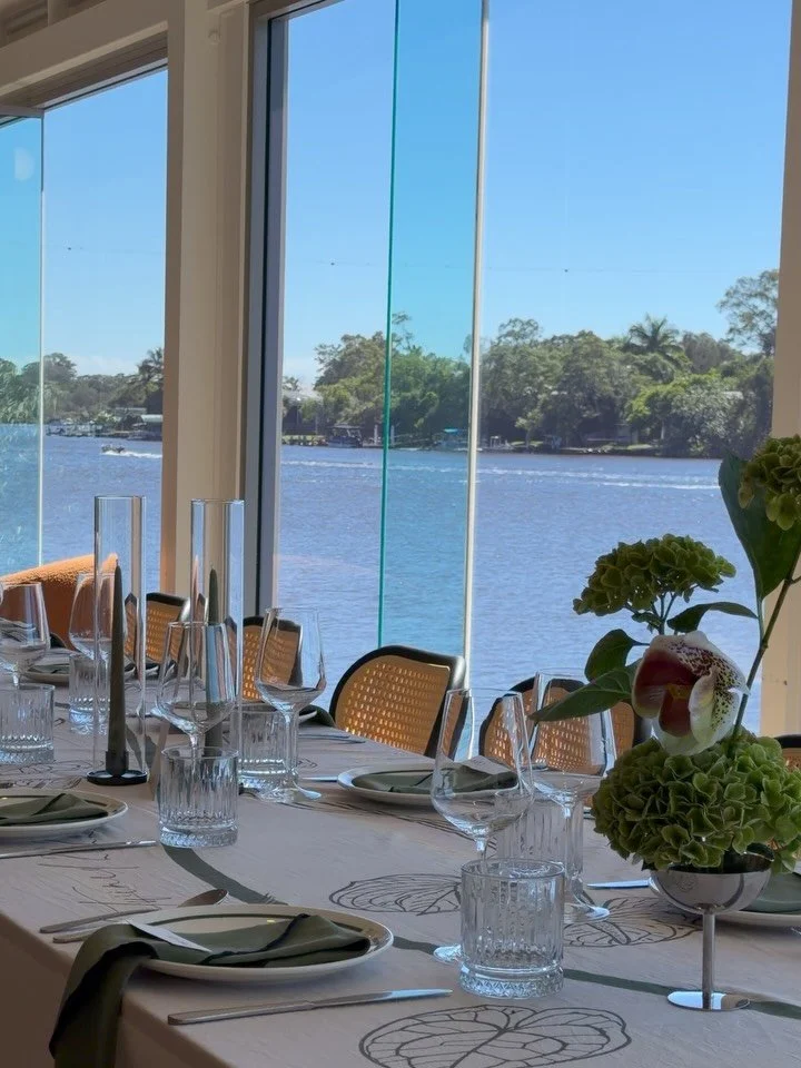 A collaborative approach will always turn heads.

For Emily + James, a table that tells their story 💚

Venue: @pelis_noosa @pelisweddings 
Planner + Styling Concept: @withyouandme__ 
Florals: @huskiacreative 
Linen design + stationery: @blossie 
Cus