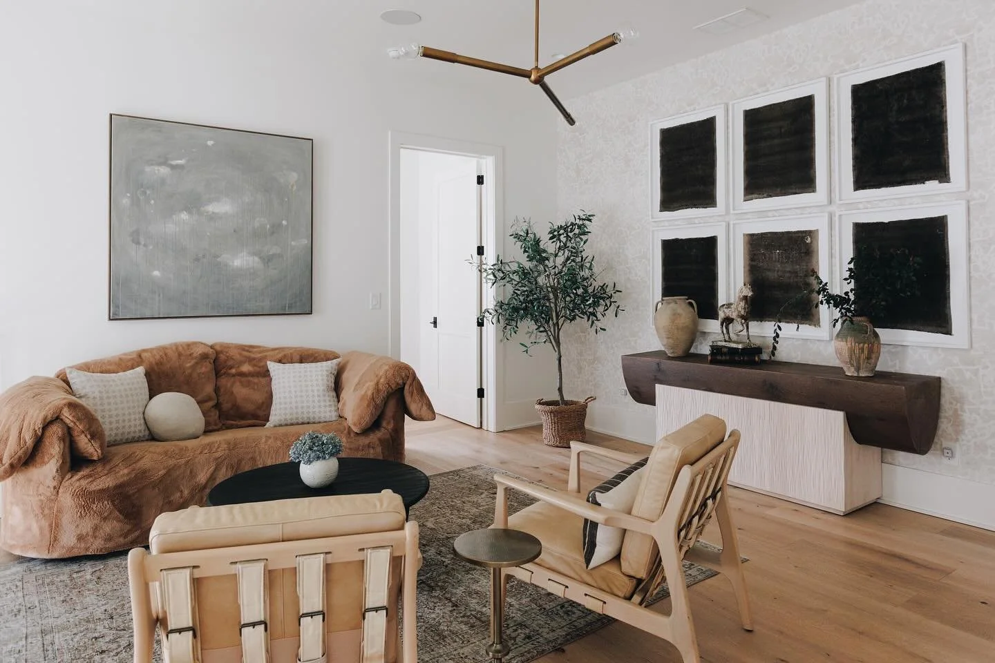 always a yes to a fuzzy sofa 🐻

#shannoncoledesign