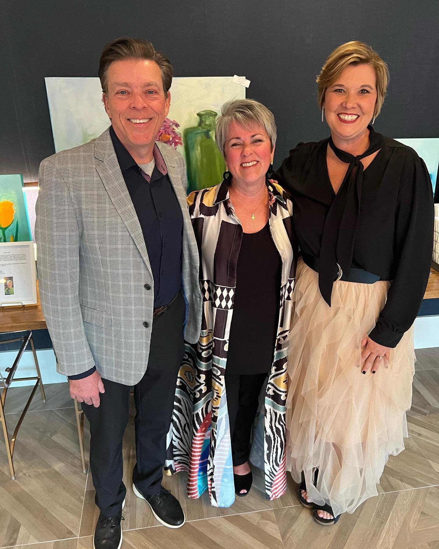 What a great night sharing my art with sweet friends and family at South Oak Title!  My heartfelt thanks go to Anna and Steve Parker for making this night so wonderful.  I am so blessed❤️. #redhawkrealty #artexhibition #artlife #blessed #artist #sout