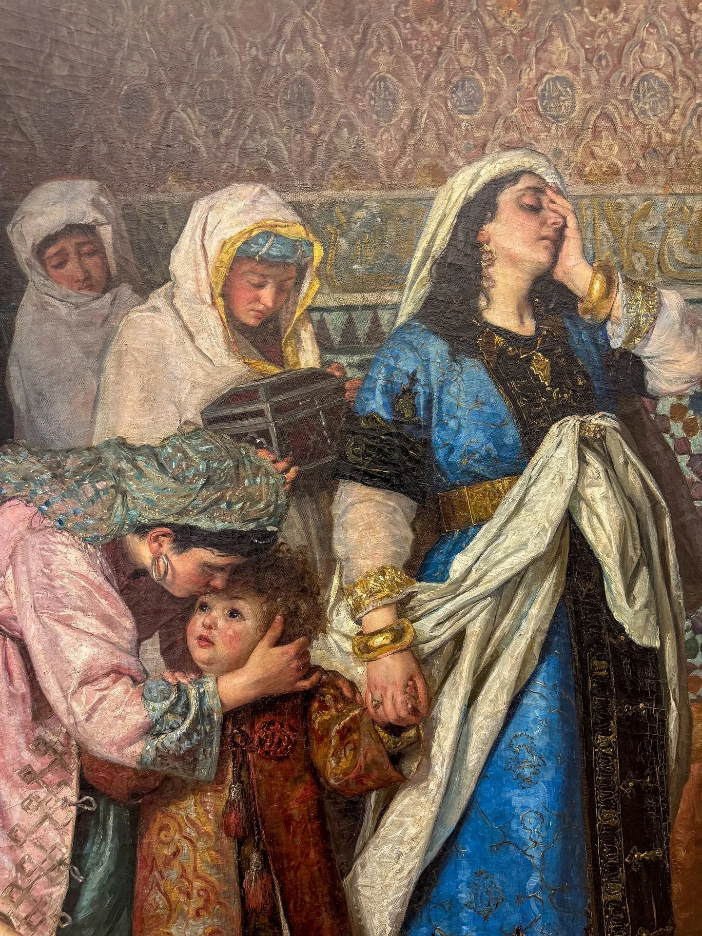 The painting Salida de la familia de Boabdil de la Alhambra by Manuel Gómez-Moreno (1834–1918) depicts one of the most symbolic moments in Spanish history: the end of Muslim rule in the Iberian Peninsula.
In 1492, after years of siege