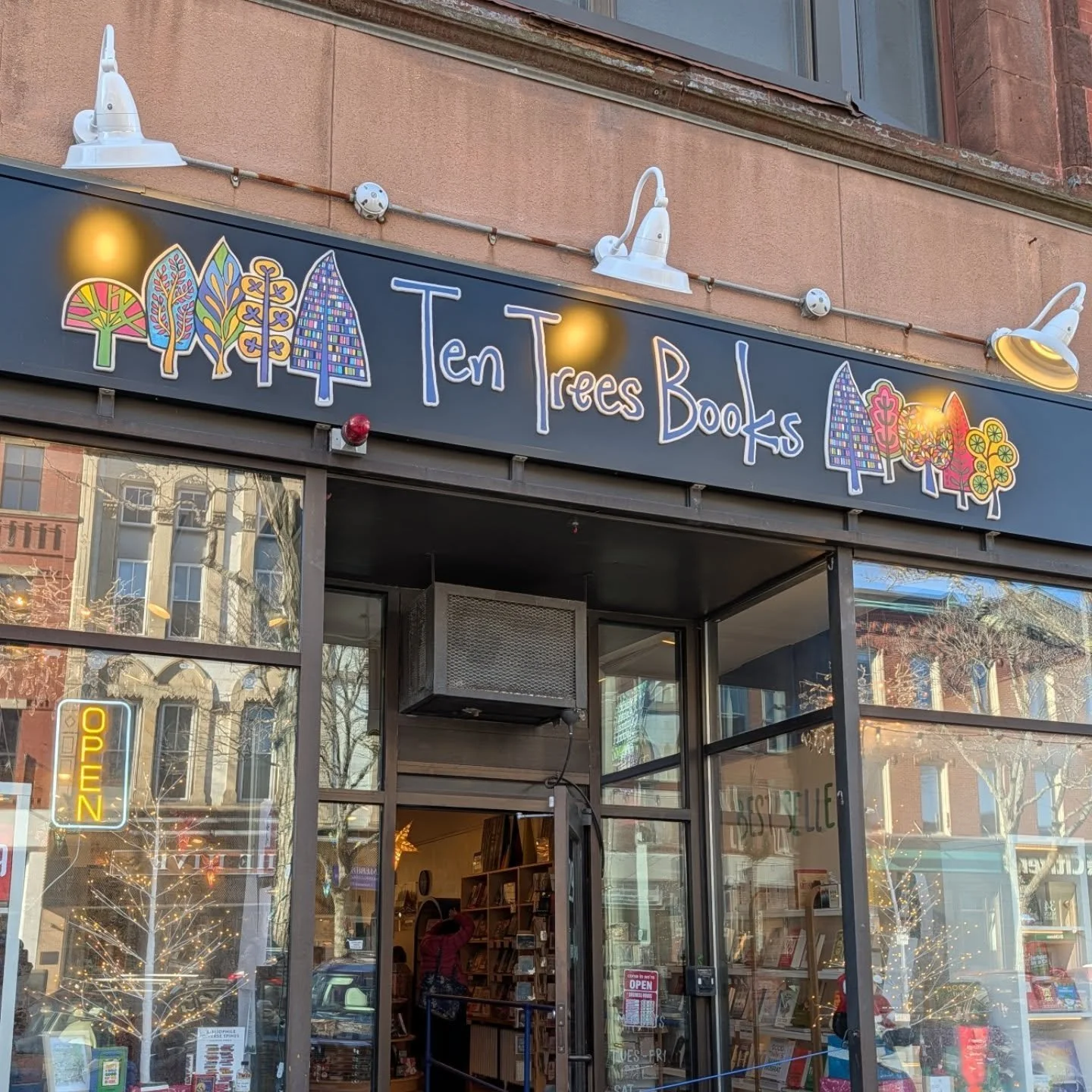 ❦ On this Small Business Saturday, we were honored to visit the new site of @tentreesbooks, which was decorated for the holidays and full of wonderful positivity! Right along Main street in Natick, MA - sits this shop with a great story and message b