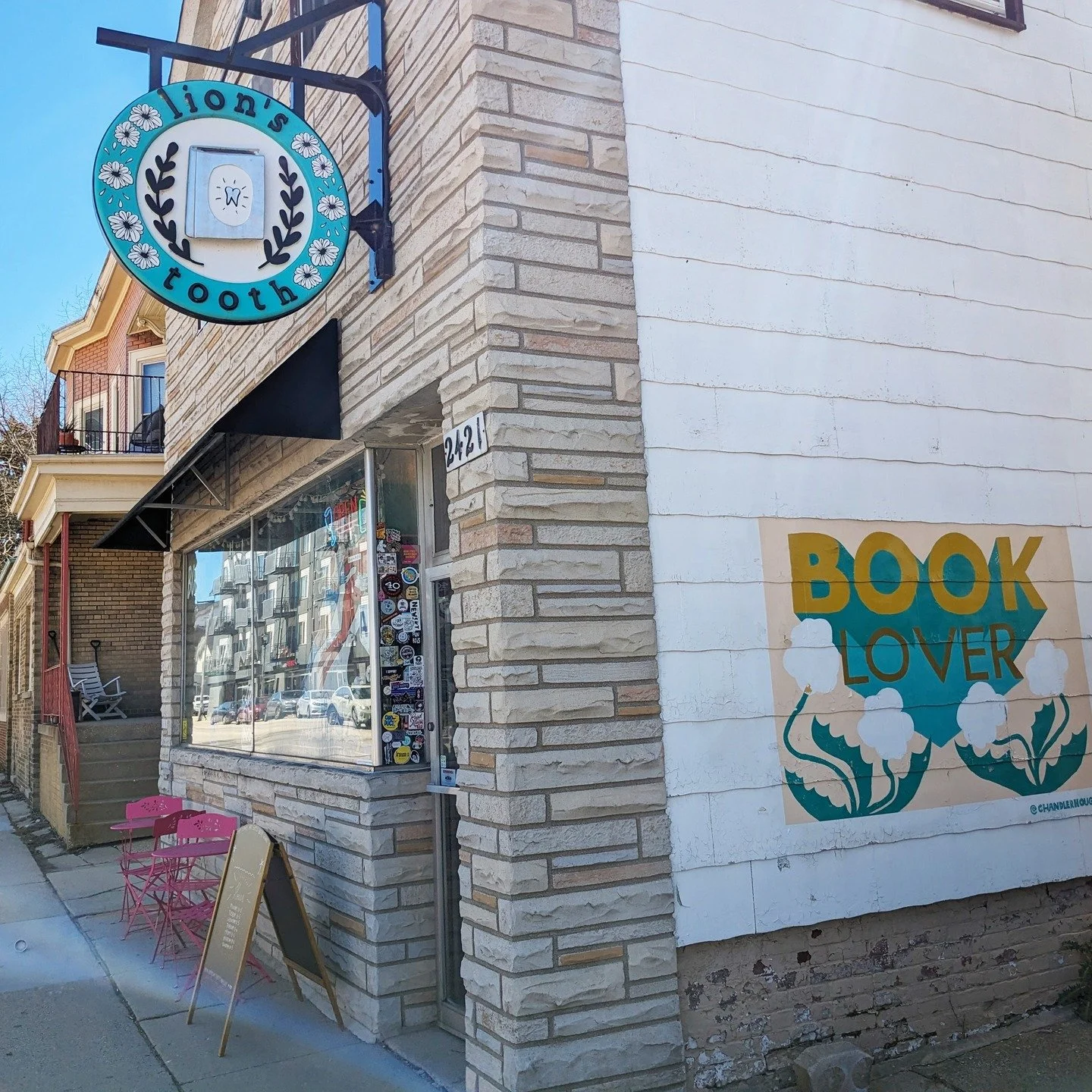 From an old trip to the Midwest comes @lionstoothmke -- a remarkable shop in Milwaukee, Wisconsin. The shop was so full of eclectic charm and diverse treasures that anyone could find a piece of themselves within its walls.

❦ Each day will bring abou