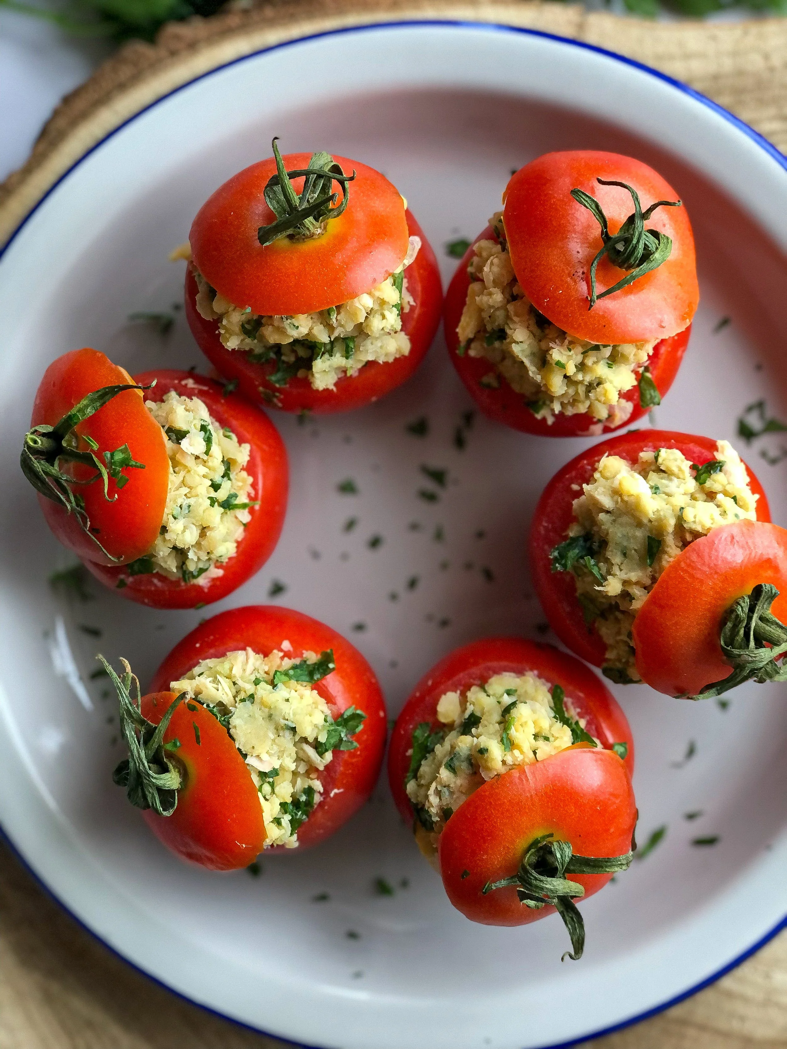 Tomates Rellenos Tomates rellenos con atún y garbanzos — Saboreanda