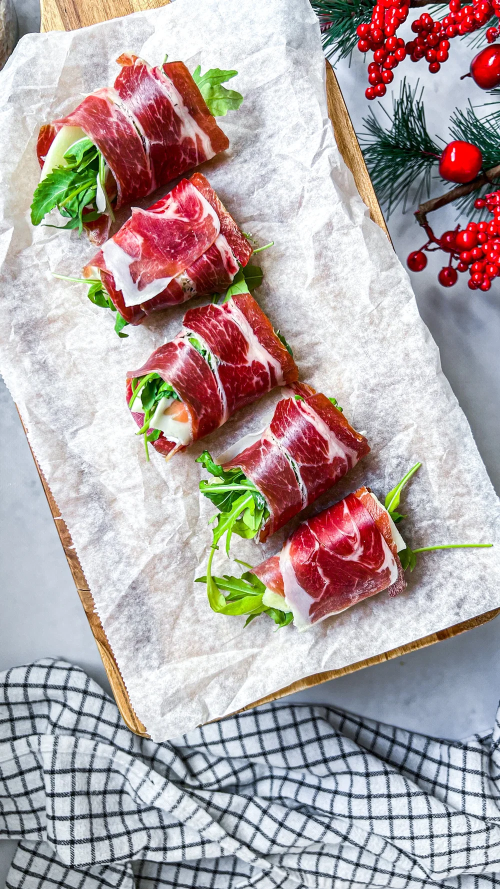 Rollitos de jamón rellenos de pera y queso — Saboreanda
