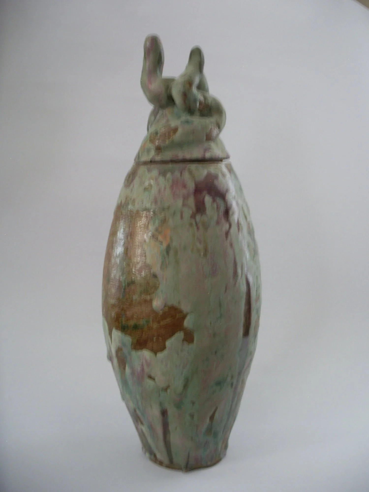 19. Israel: por tus uñas de tierra marina y tu estatura de amanecer. 2022. High-fire stoneware with glaze. 16 x 6 x 6 inch. (40.64 x 15.24 x 15.24 cm)