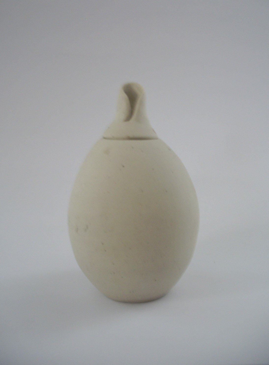 4. Alexander: por tu palabra de búho y tu ilusión de techo abierto. 2014. High-fire stoneware.  5.25 x 3.25 x 3.25 inch (13.33 x 8.25 x 8.25 cm)