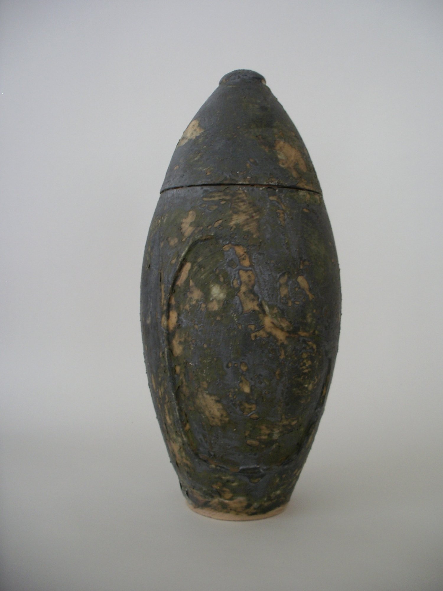 15. Emiliano Alen: por tu espalda de espejo y de águila imaginada. 2022. High-fire stoneware with glaze. 11.75 x 5.25 x 5.25 inch (29.84 x 13.33 x 13.33 cm)