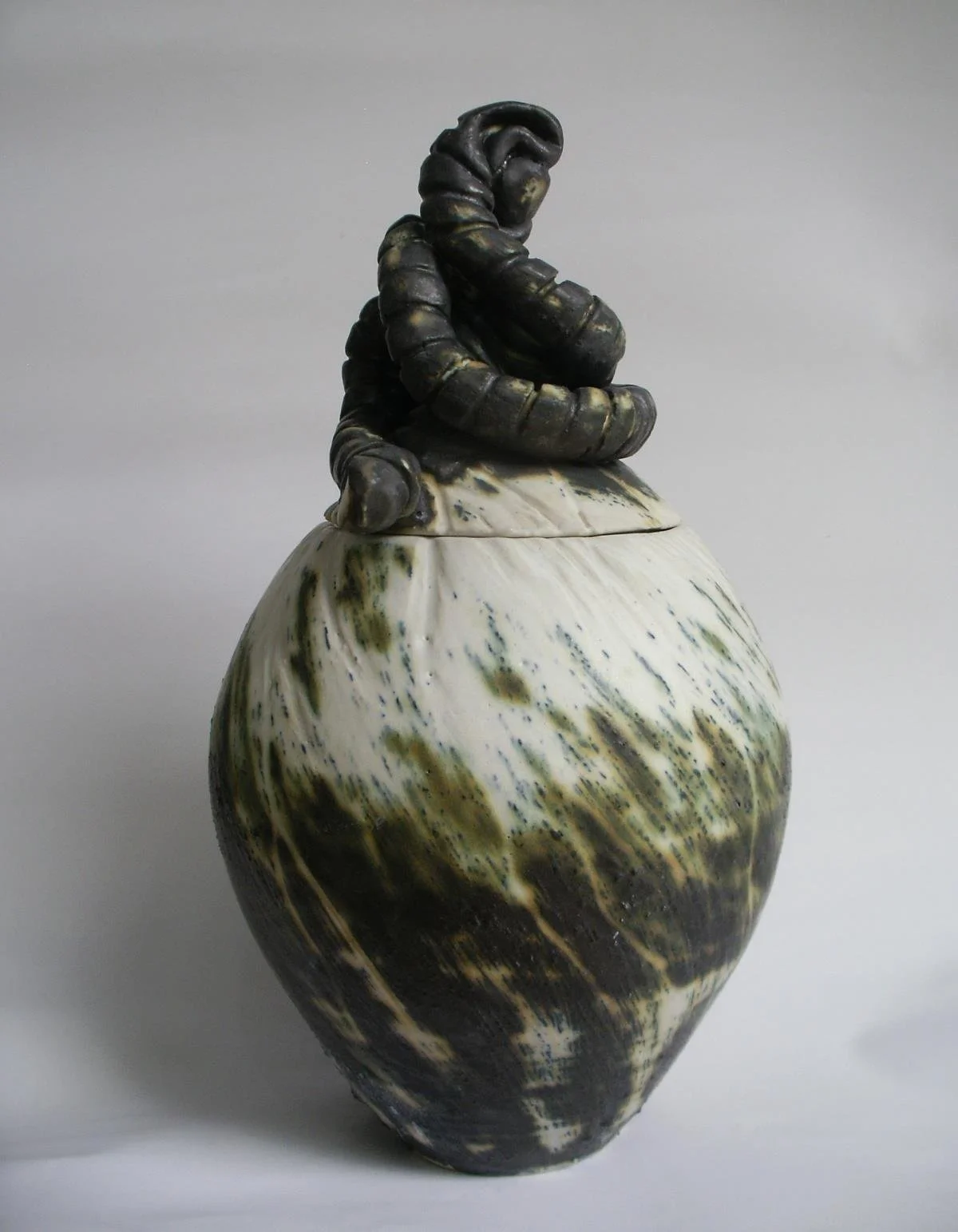 11. Christian Alfonso: por tu sonido de fruta precisa que se abre. 2015. High-fire stoneware with glaze. 10 x 7 x 7 inch (25.4 x 17.78 x 17.78 cm)