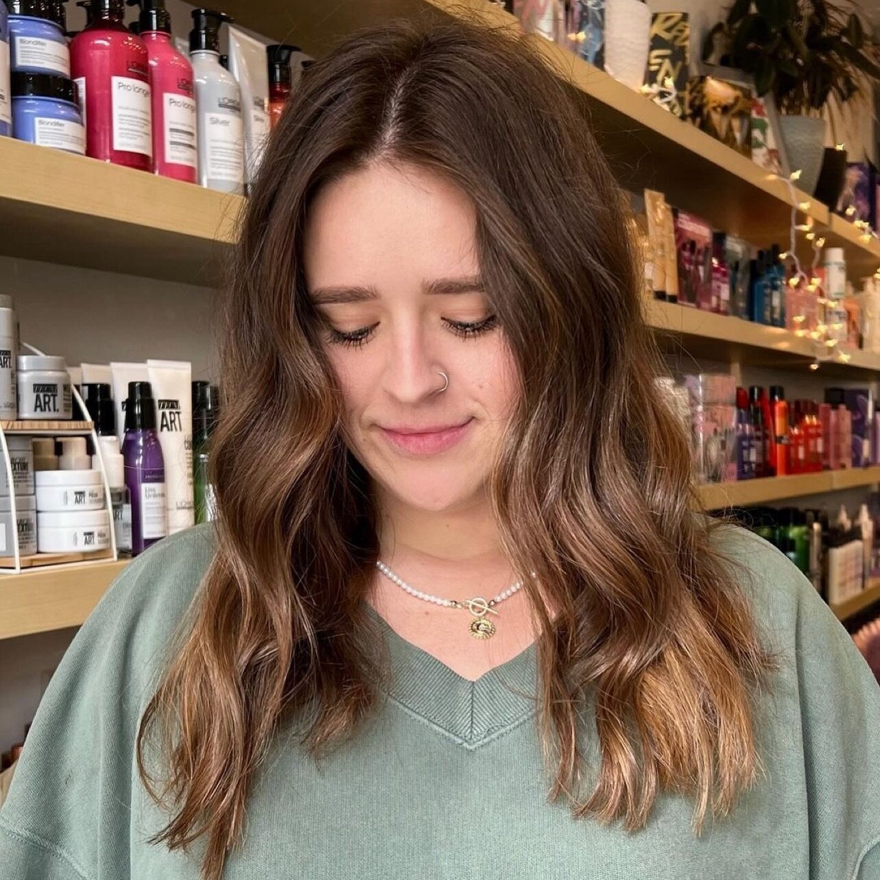 Repost from @natxbeautyy
&bull;
Low maintenance brunette🤎. Added minimal highlights for a more dimensional look.

#hair #haircut #hairstyle #beauty #balayage
#balayageblonde #balayagehair #brunnete#blonde #haircolor#color #highlights #blondehair #br