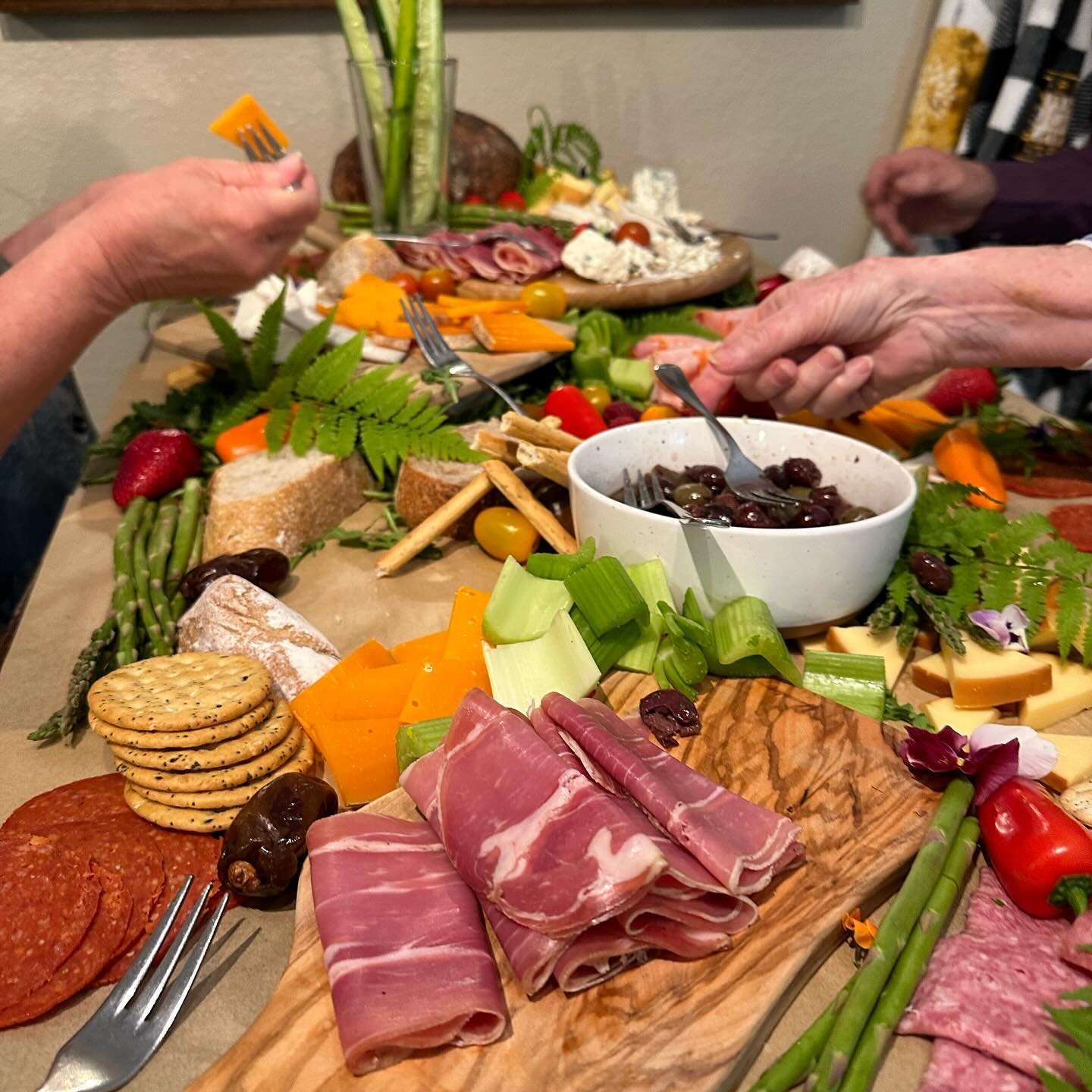 🧀🥖🥒 A few weeks ago we had the pleasure of hosting the Lake Lure Newcomers club for a lovely special event that included these huge grazing tables - table-sized charcuterie boards that had something for everyone. We&rsquo;re happy to talk about an