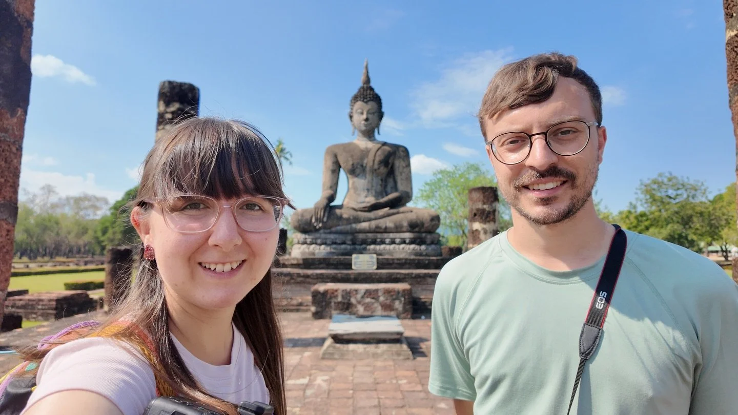 Sukhota&iuml; nous a vraiment marqu&eacute;. On ose m&ecirc;me dire que c&rsquo;est un de nos endroits favoris de la Tha&iuml;lande! 🤩🇹🇭

Le parc historique de Sukhota&iuml; fait parti de l&rsquo;UNESCO. Les ruines de temples datent du XIIIe si&eg